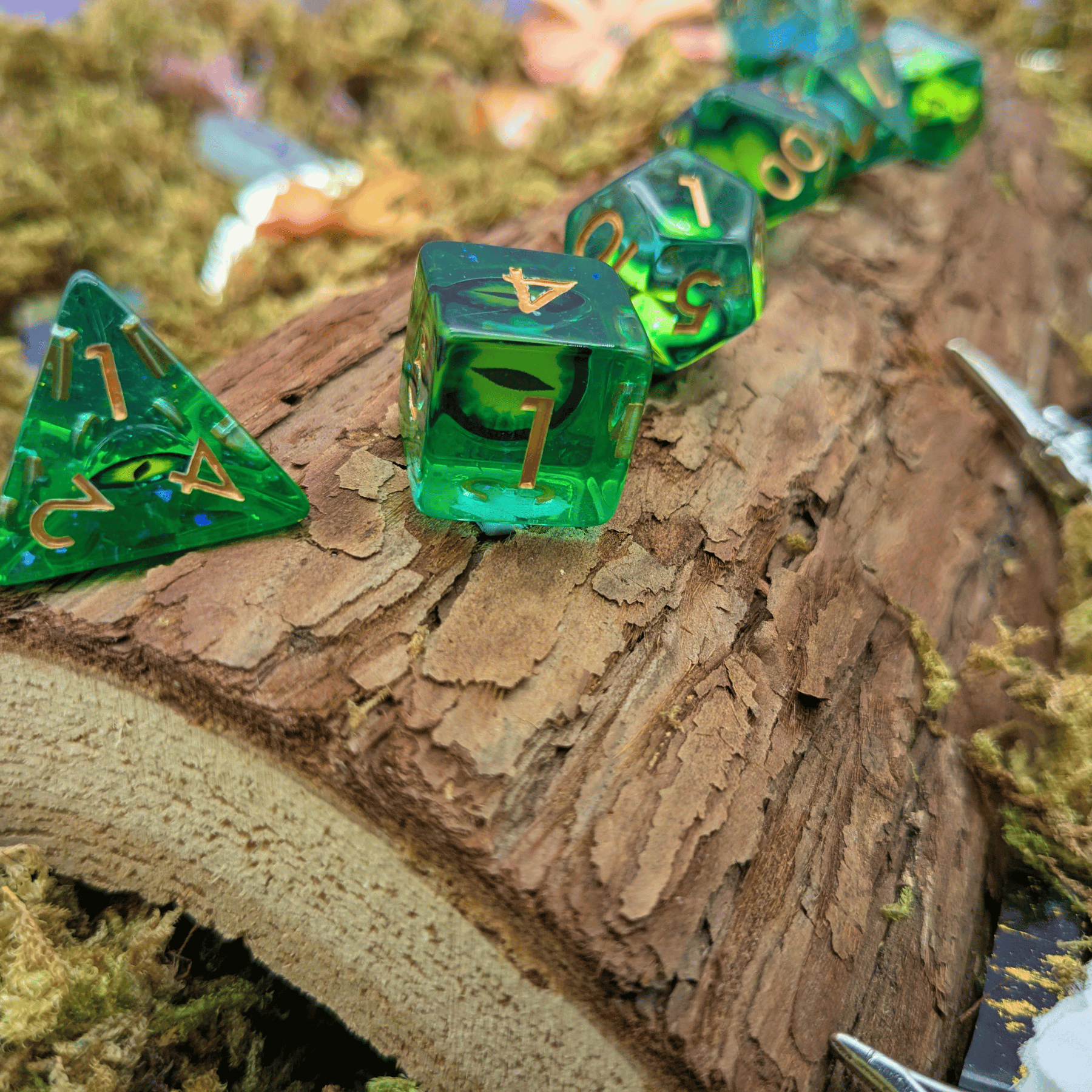 Acid Dragon Eye Inclusion Dice Set