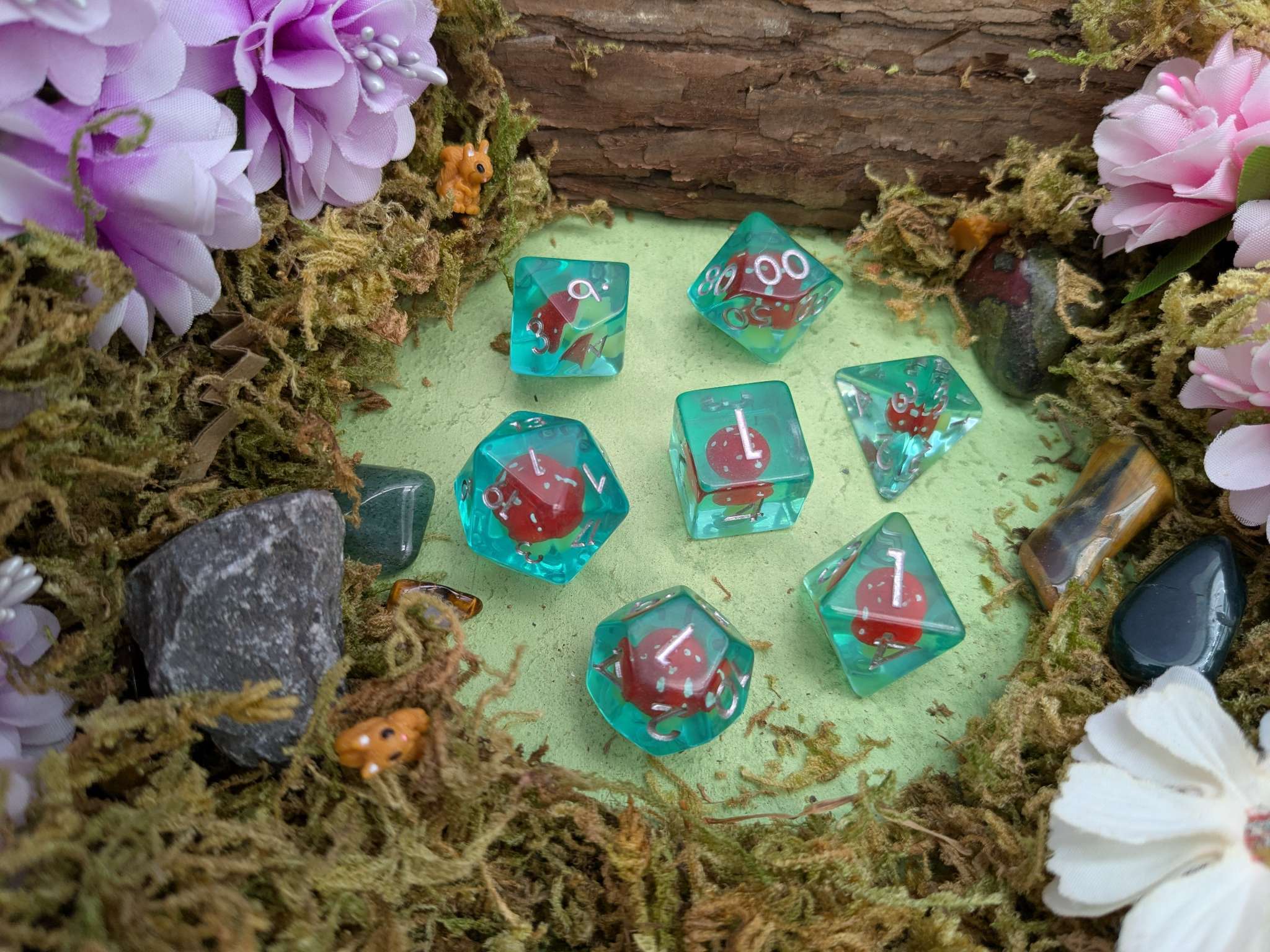 Dark Red Capped Mushrooms Inclusion Dice Set