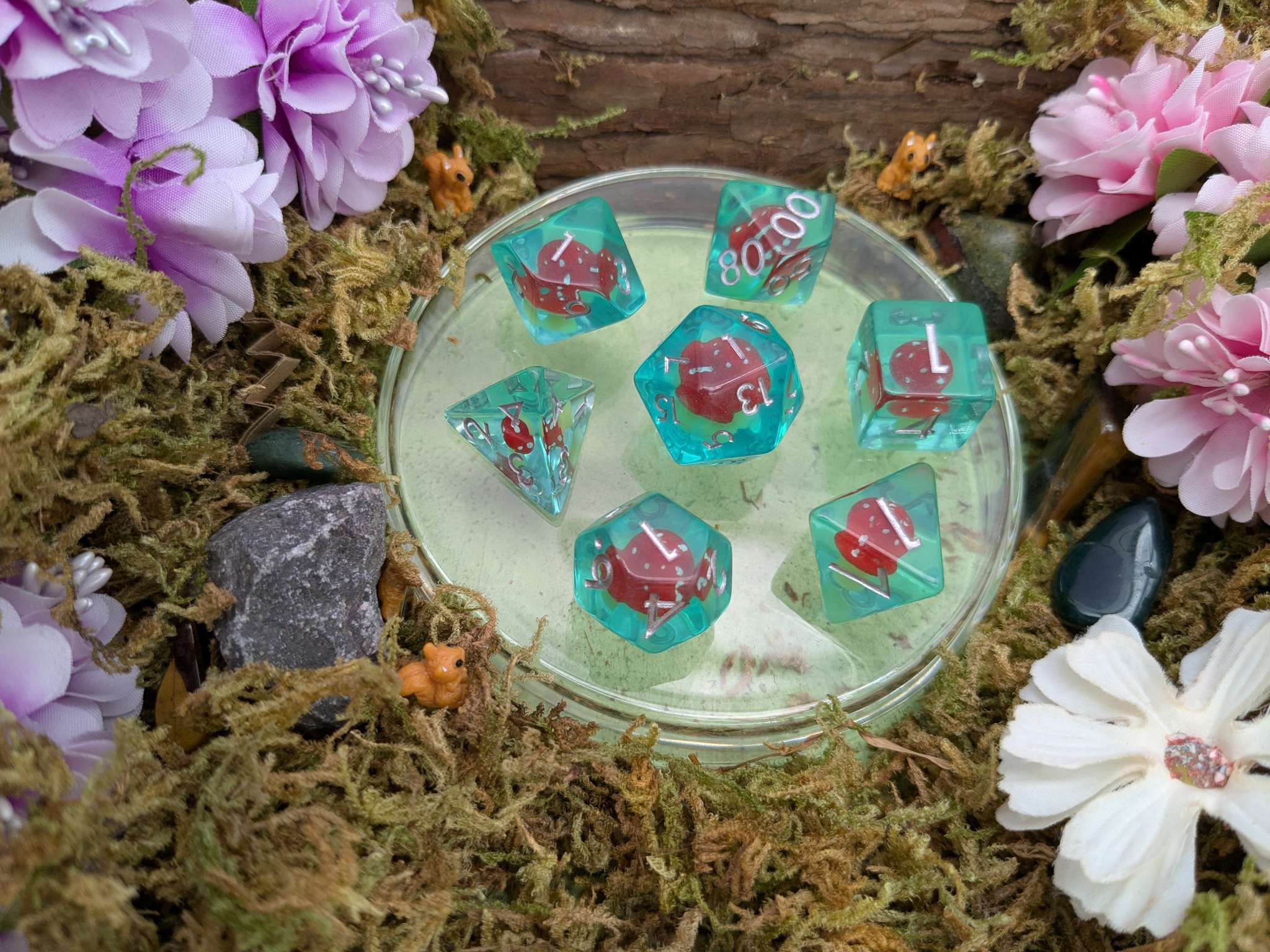 Dark Red Capped Mushrooms Inclusion Dice Set