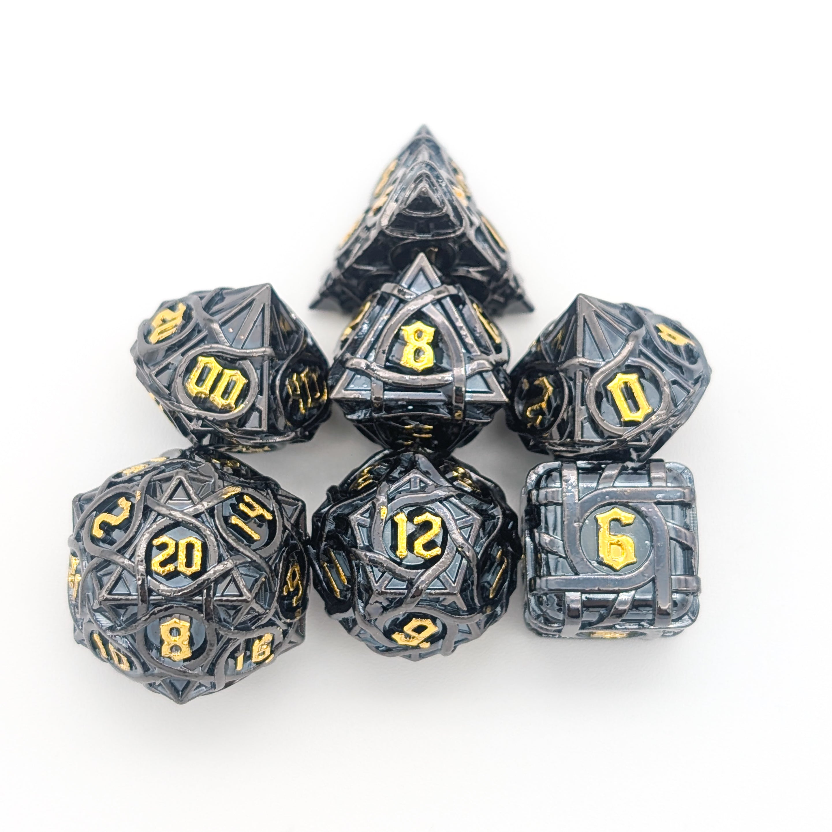 Thorns Black Metal Core Dice Set