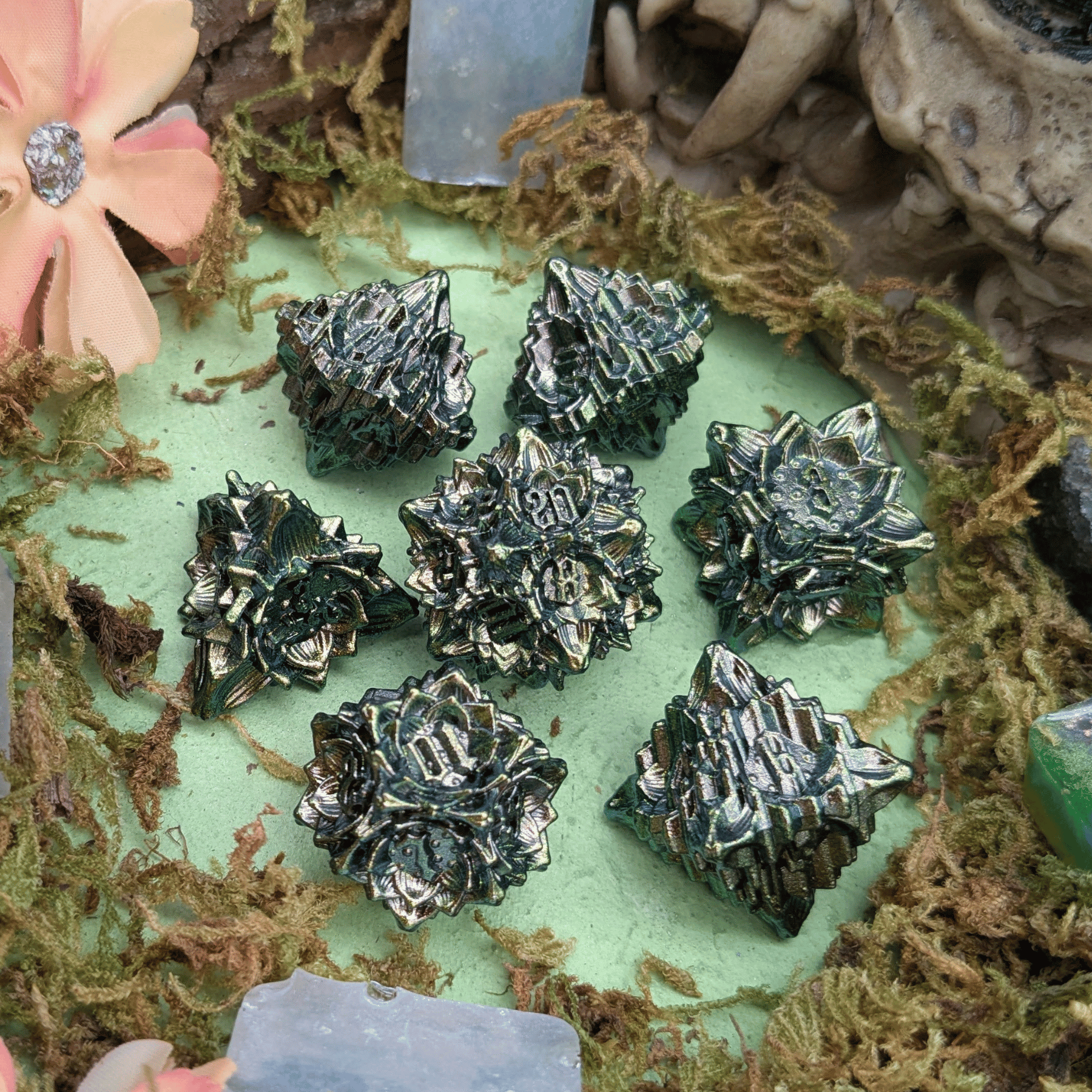Flower Green Shine Metal Core Dice Set