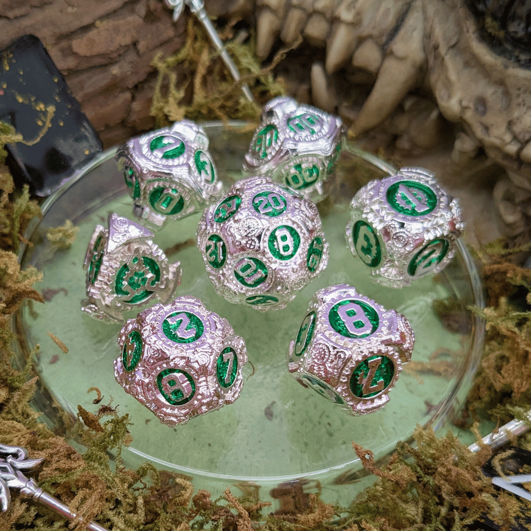 Gears Silver and Green Metal Core Dice Set