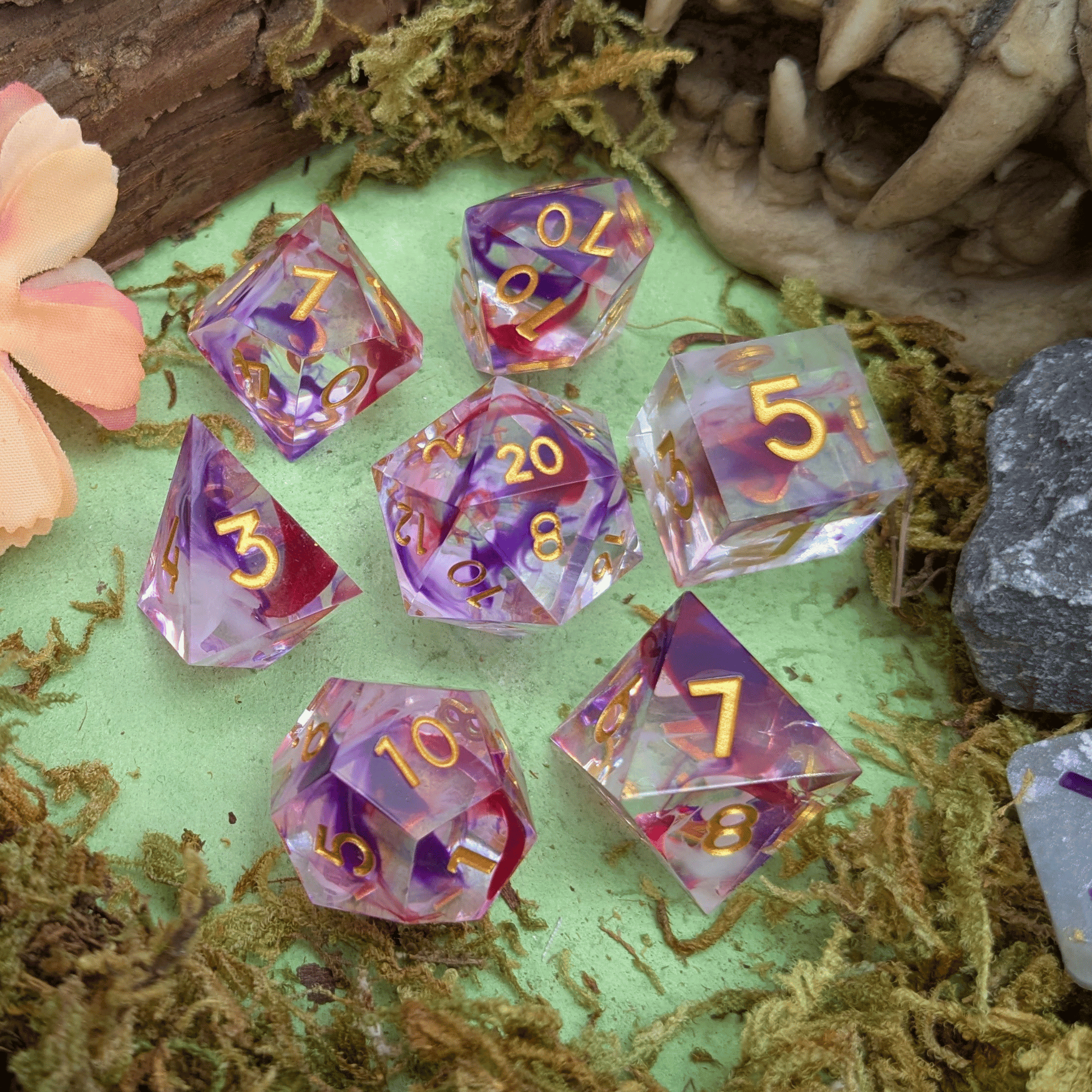 Art Pink and Purple Sharp Dice Set