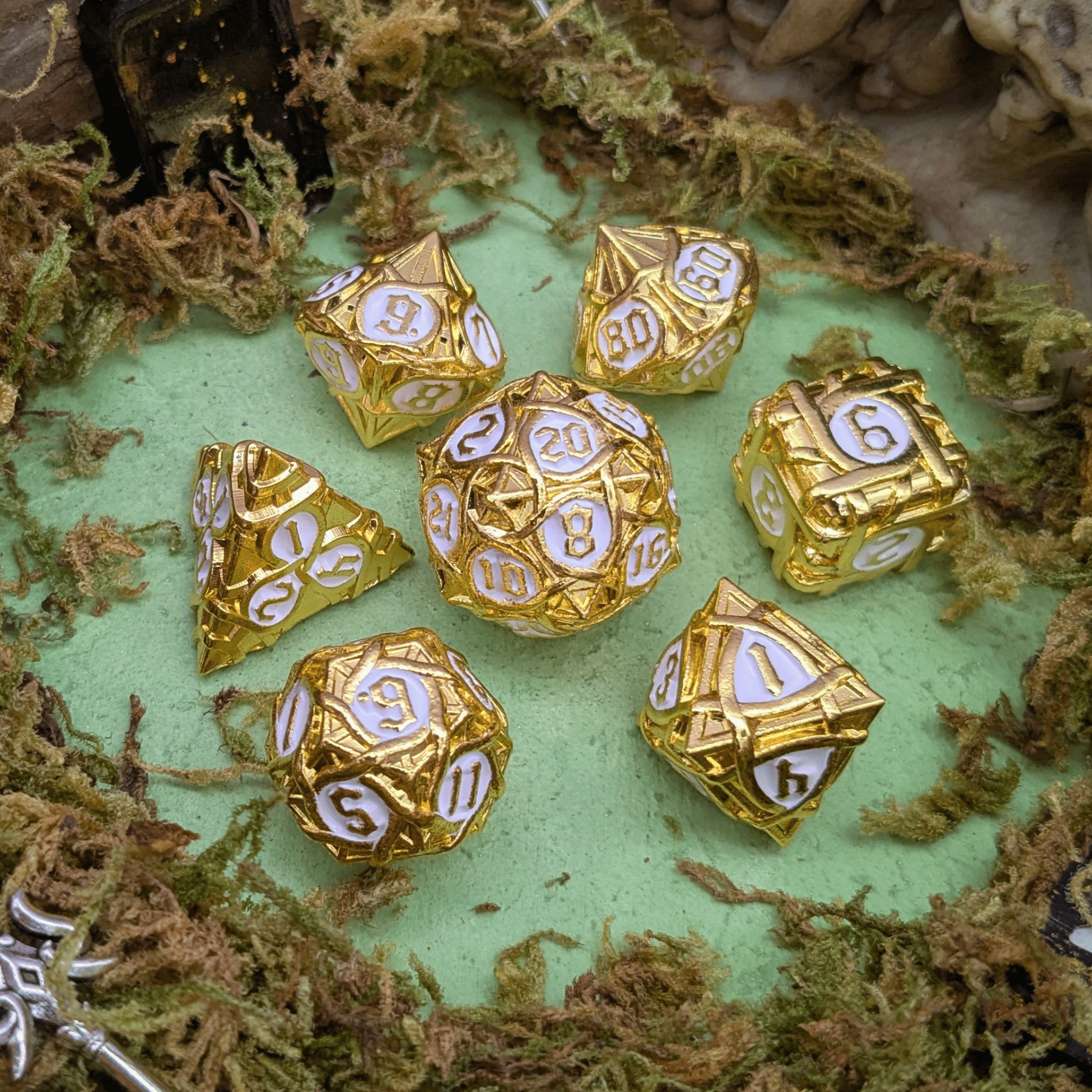 Thorns Gold and White Metal Core Dice Set