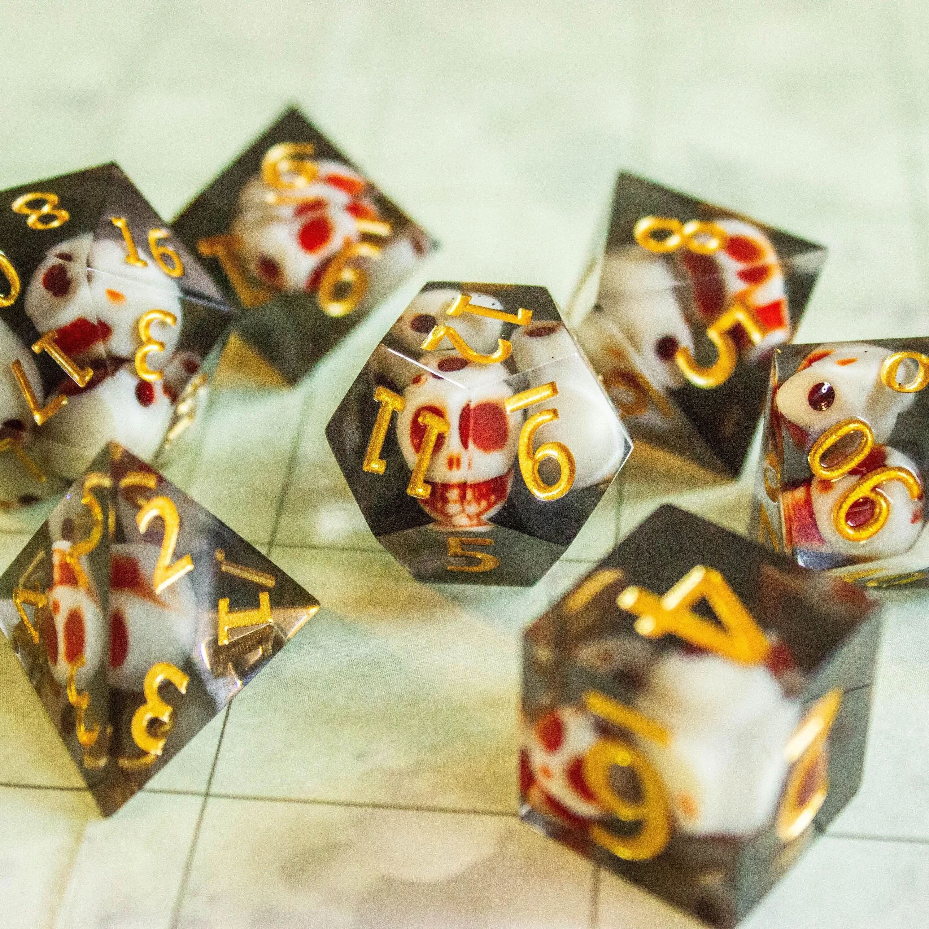 Skull Black Resin Sharp Edge Dice