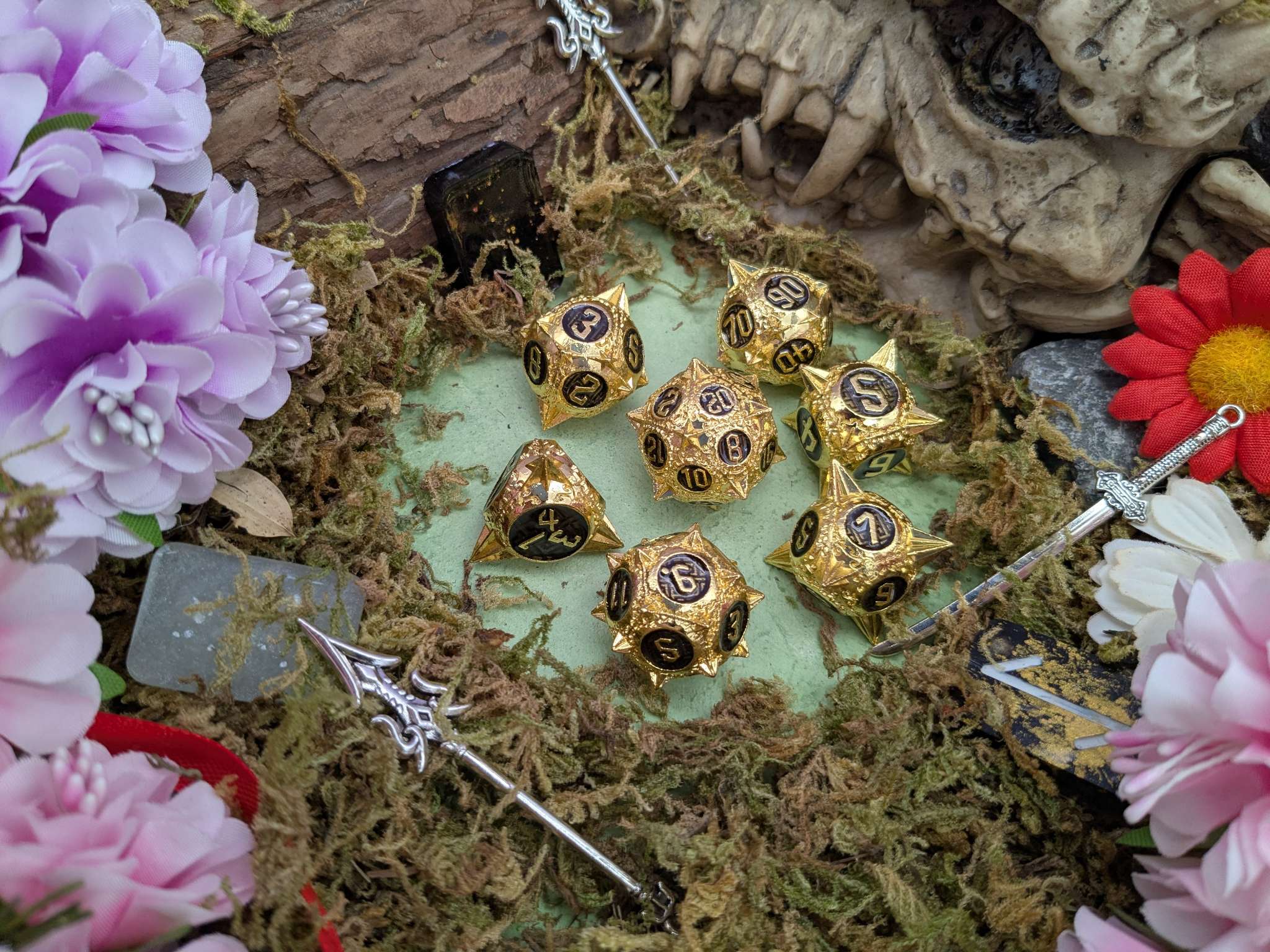 Caltrops Gold and Black Metal Core Dice Set