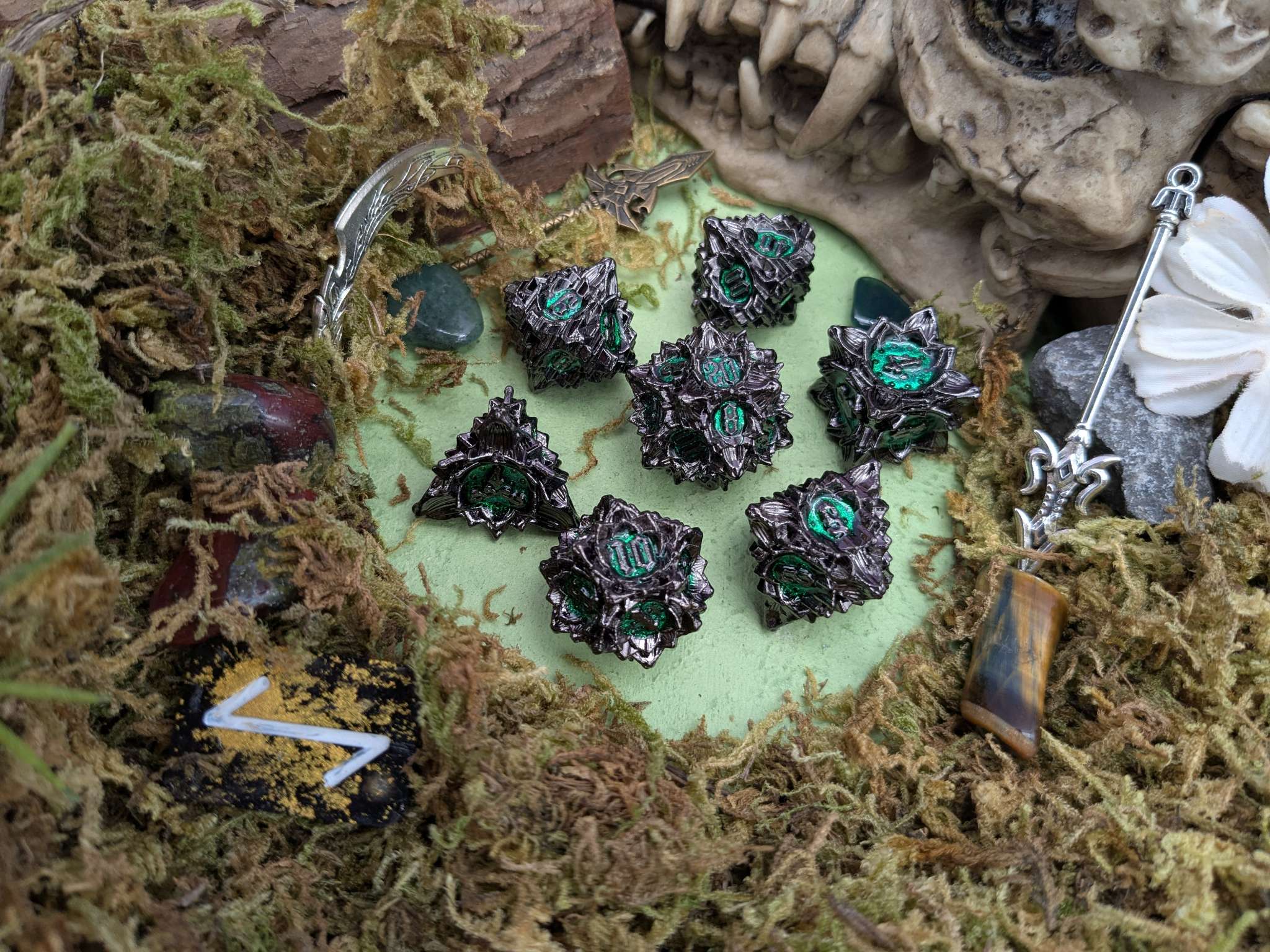 Flower Black and Green Metal Core Dice Set