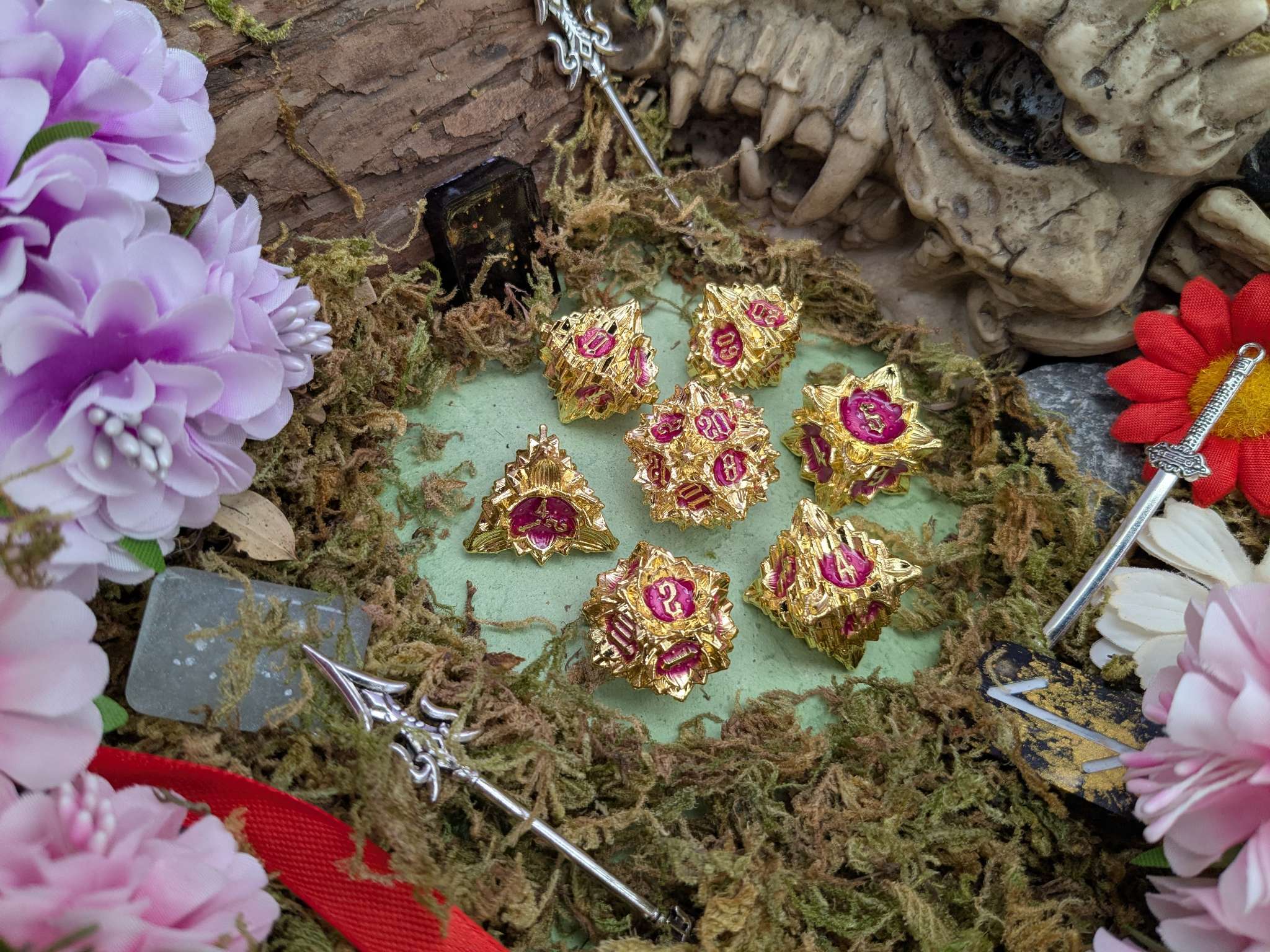 Flower Gold and Red Metal Core Dice Set