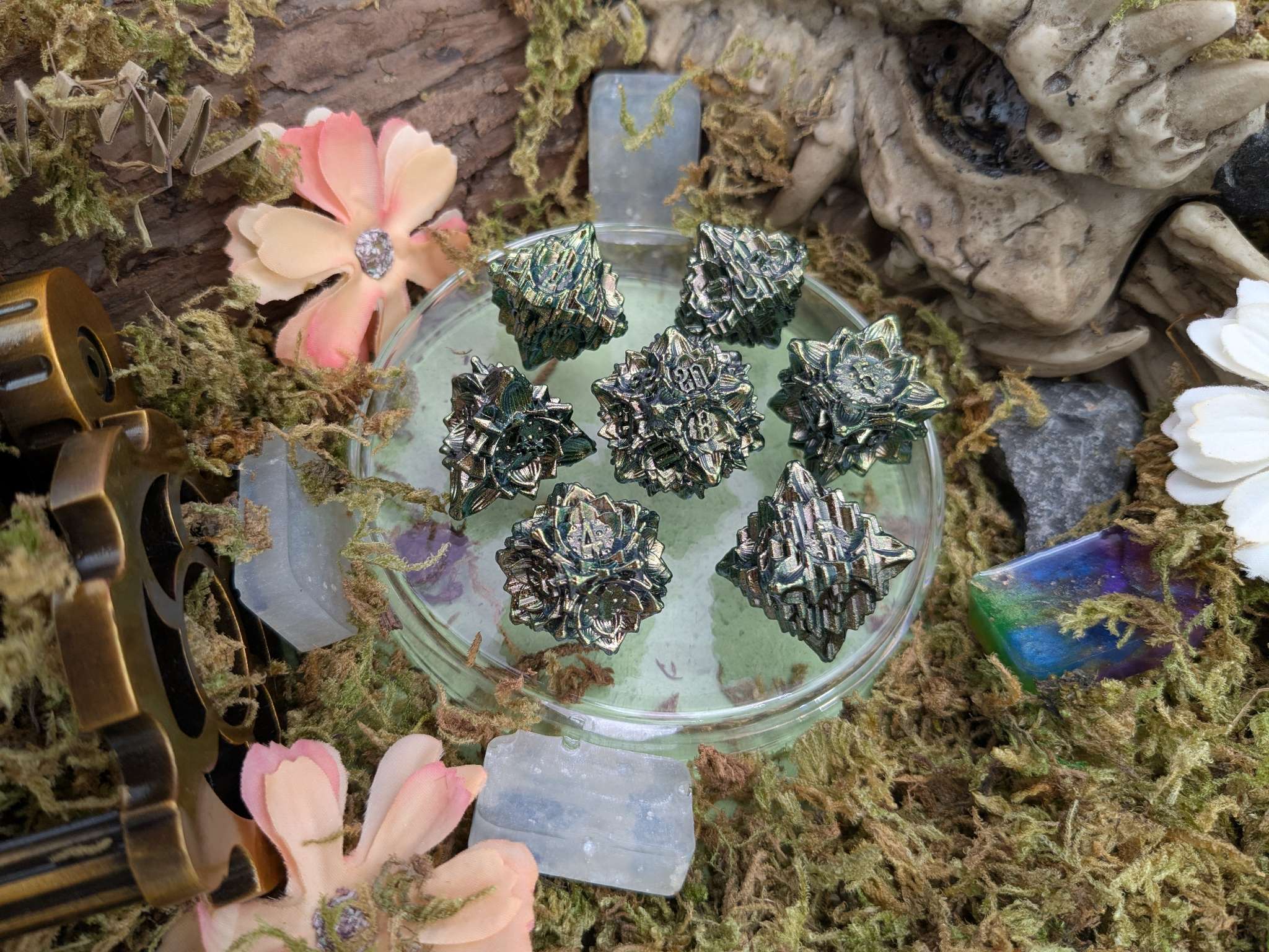 Flower Green Shine Metal Core Dice Set