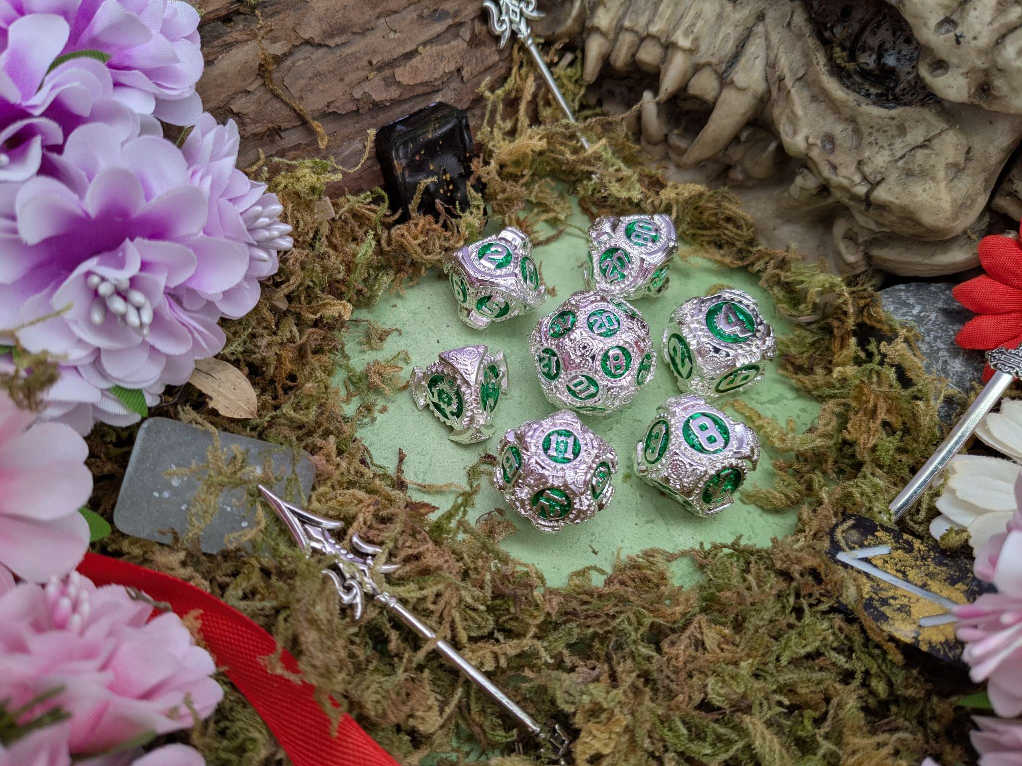 Gears Silver and Green Metal Core Dice Set
