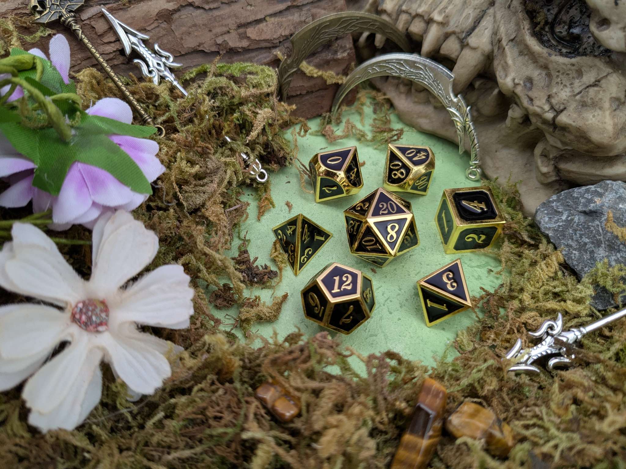 Simple Black and Gold Metal Core Dice Set