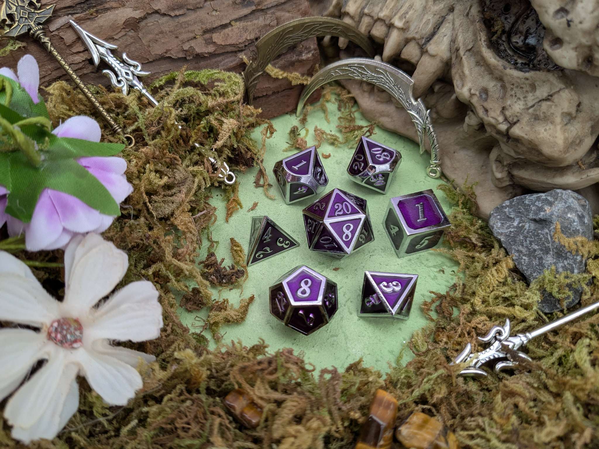 Simple Purple and Silver Metal Core Dice Set