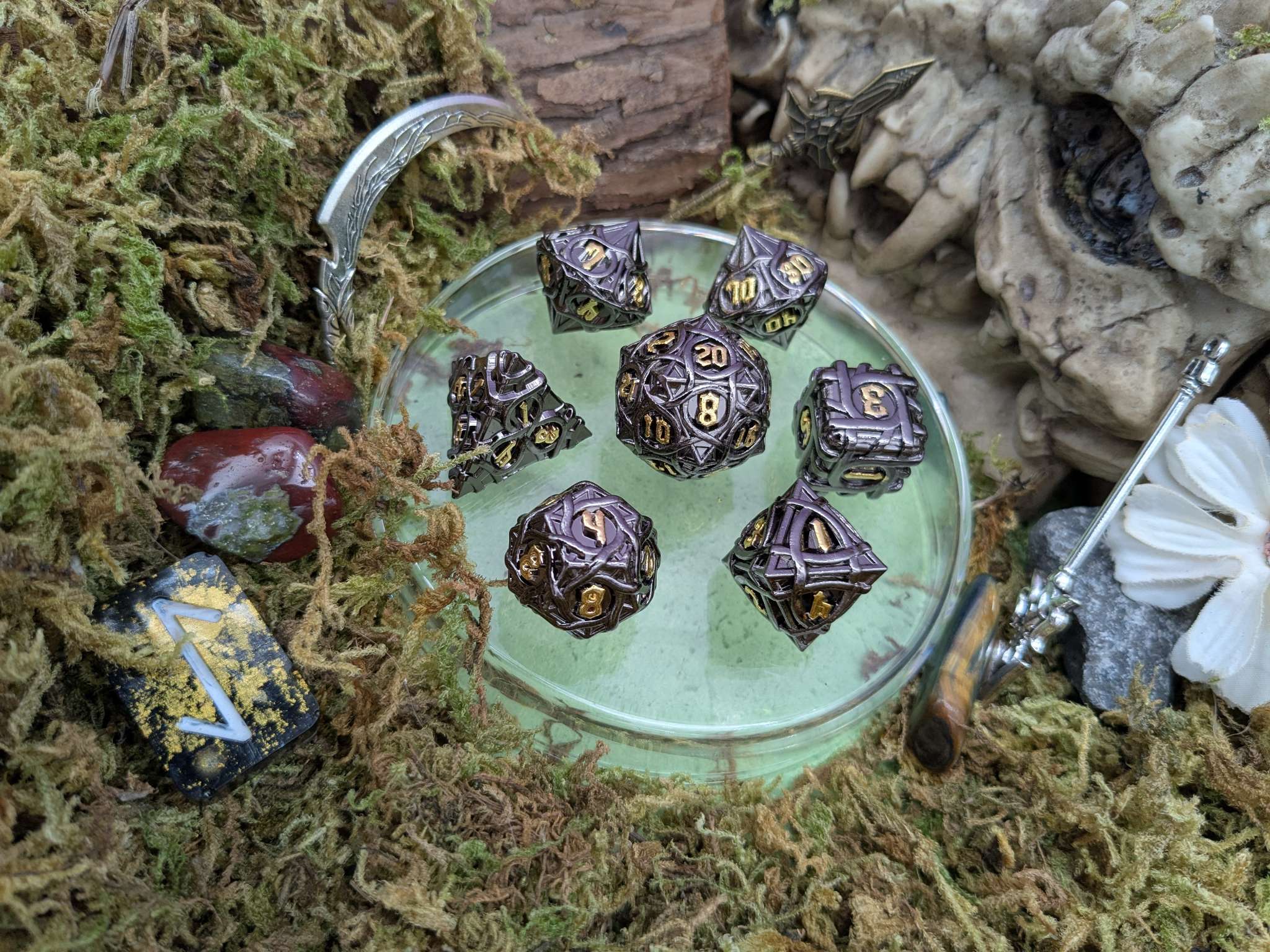Thorns Black Metal Core Dice Set