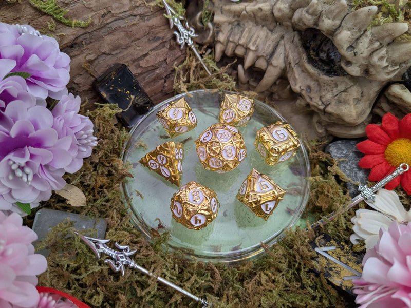 Thorns Gold and White Metal Core Dice Set