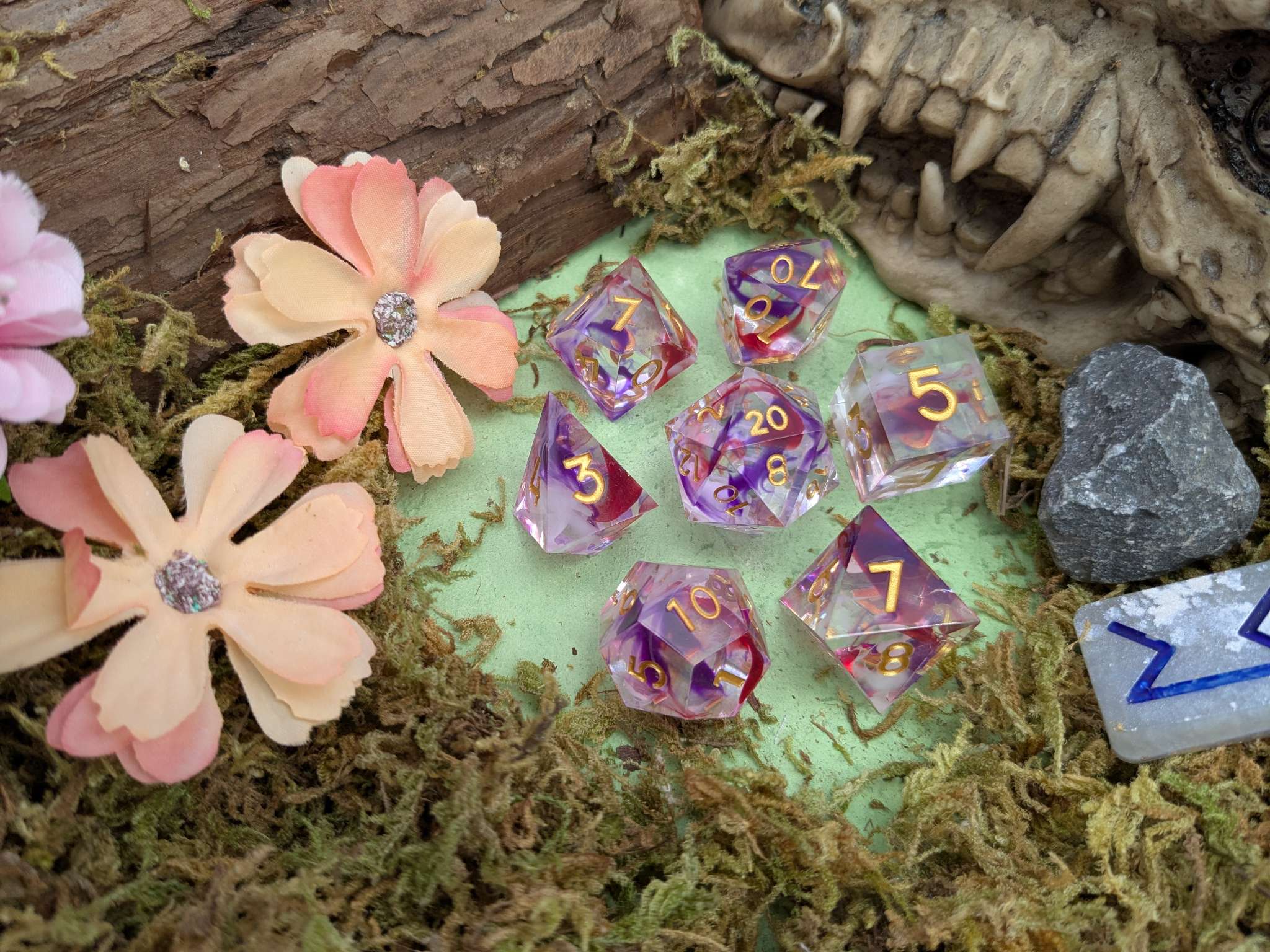 Art Pink and Purple Sharp Dice Set