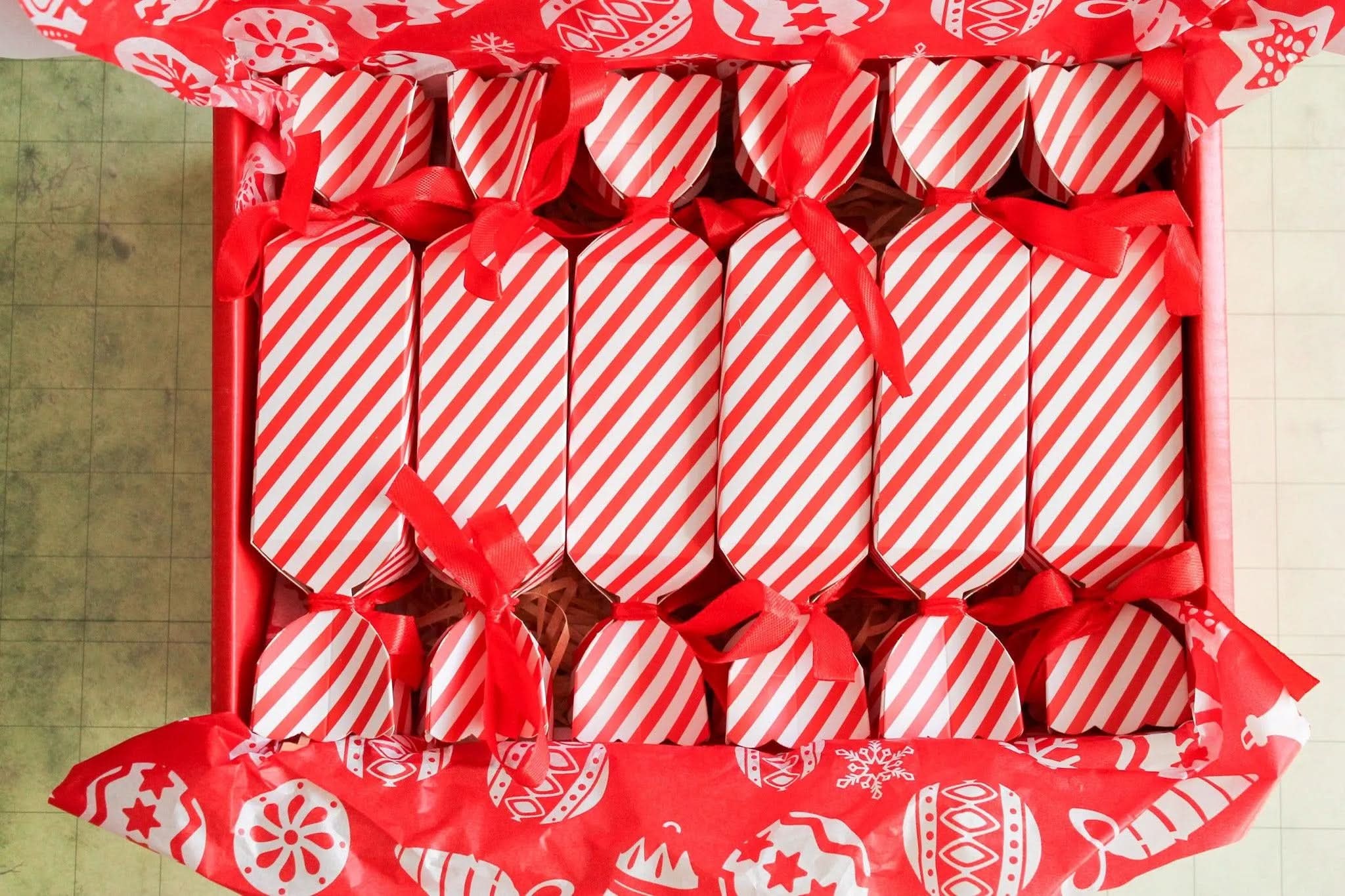 Luxury Christmas Crackers with full set of dice