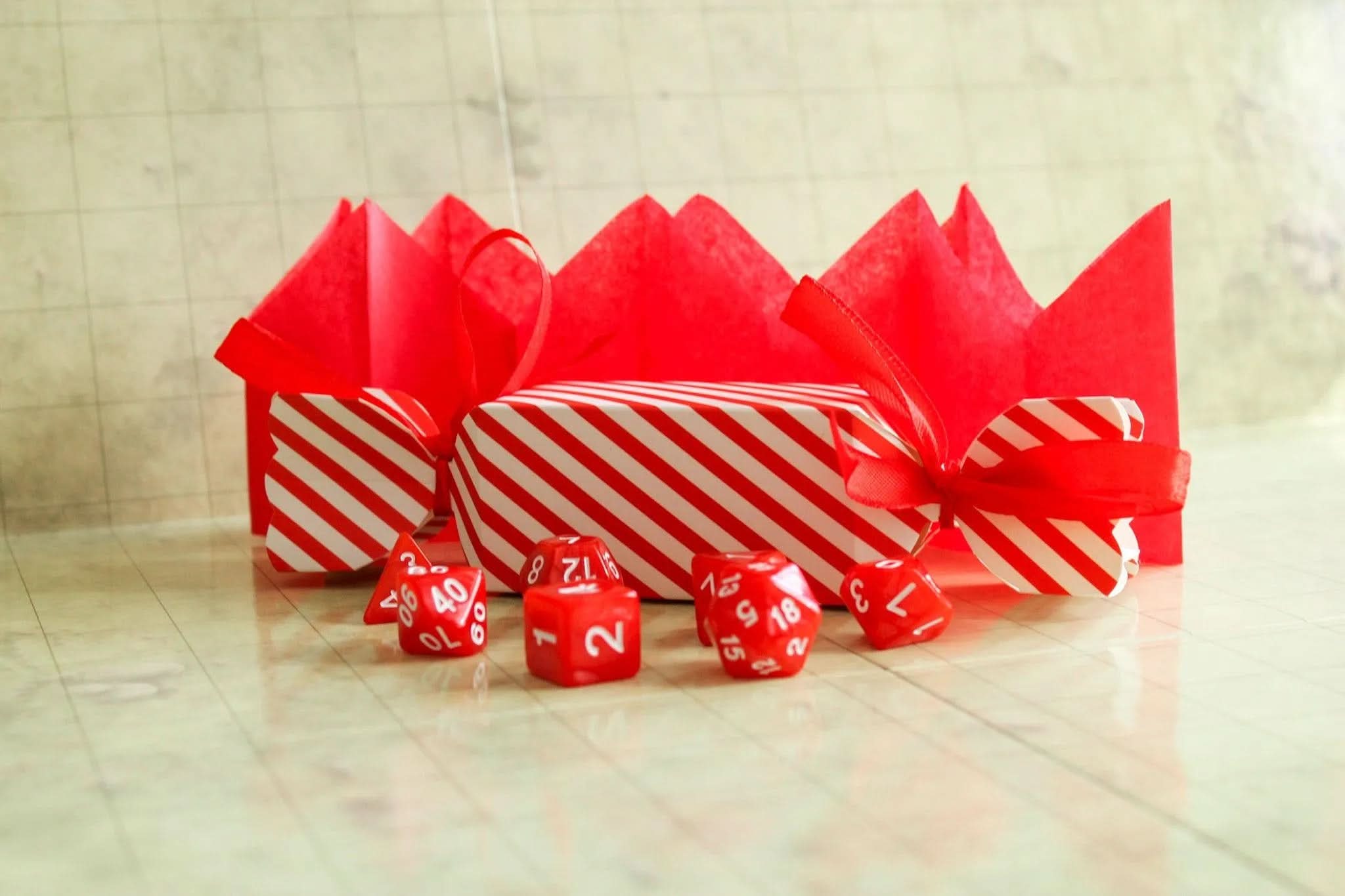 Luxury Christmas Crackers with full set of dice