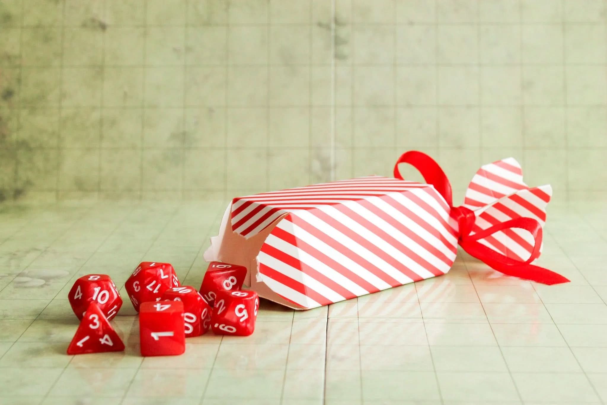 Luxury Christmas Crackers with full set of dice