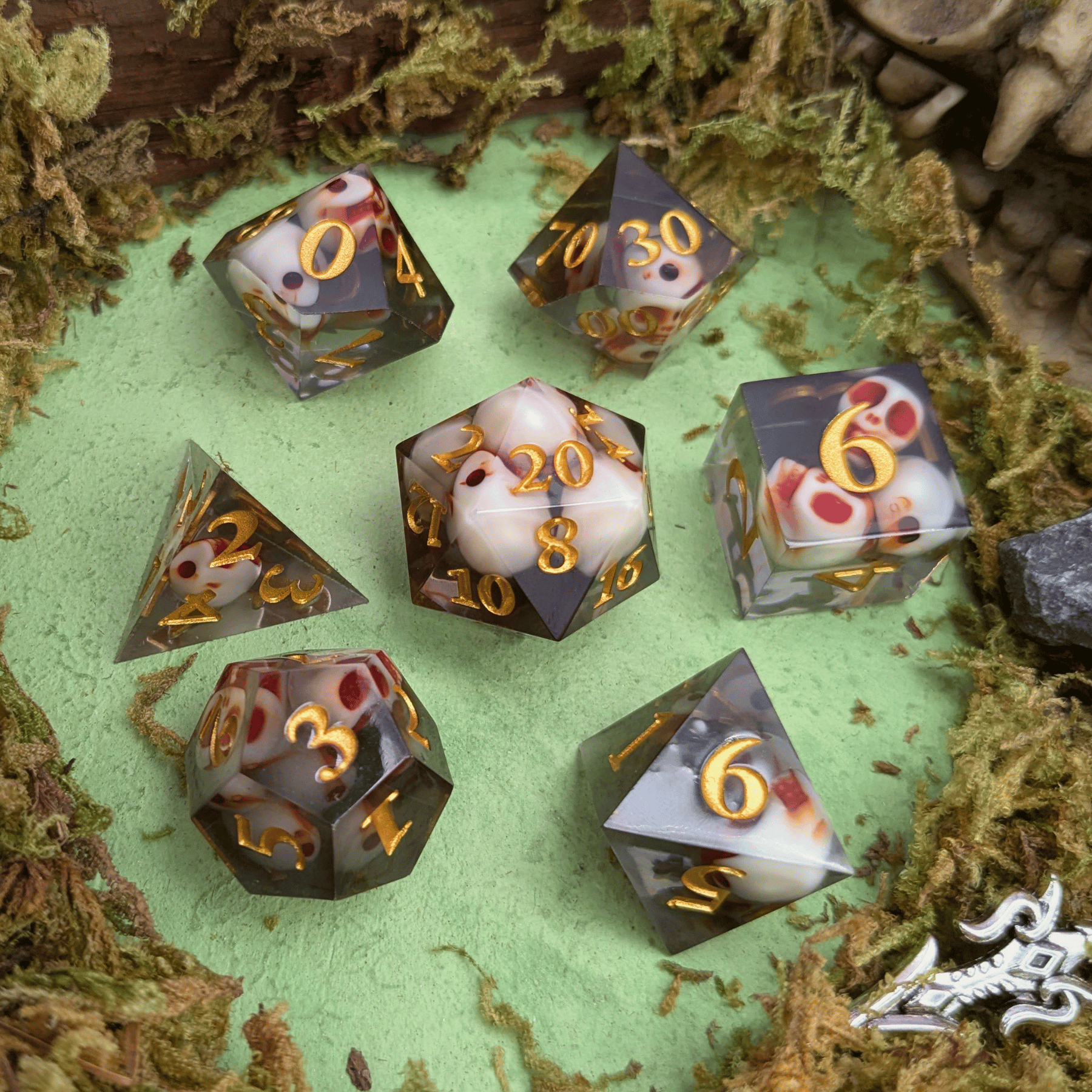 Skull Black Resin Sharp Edge Dice