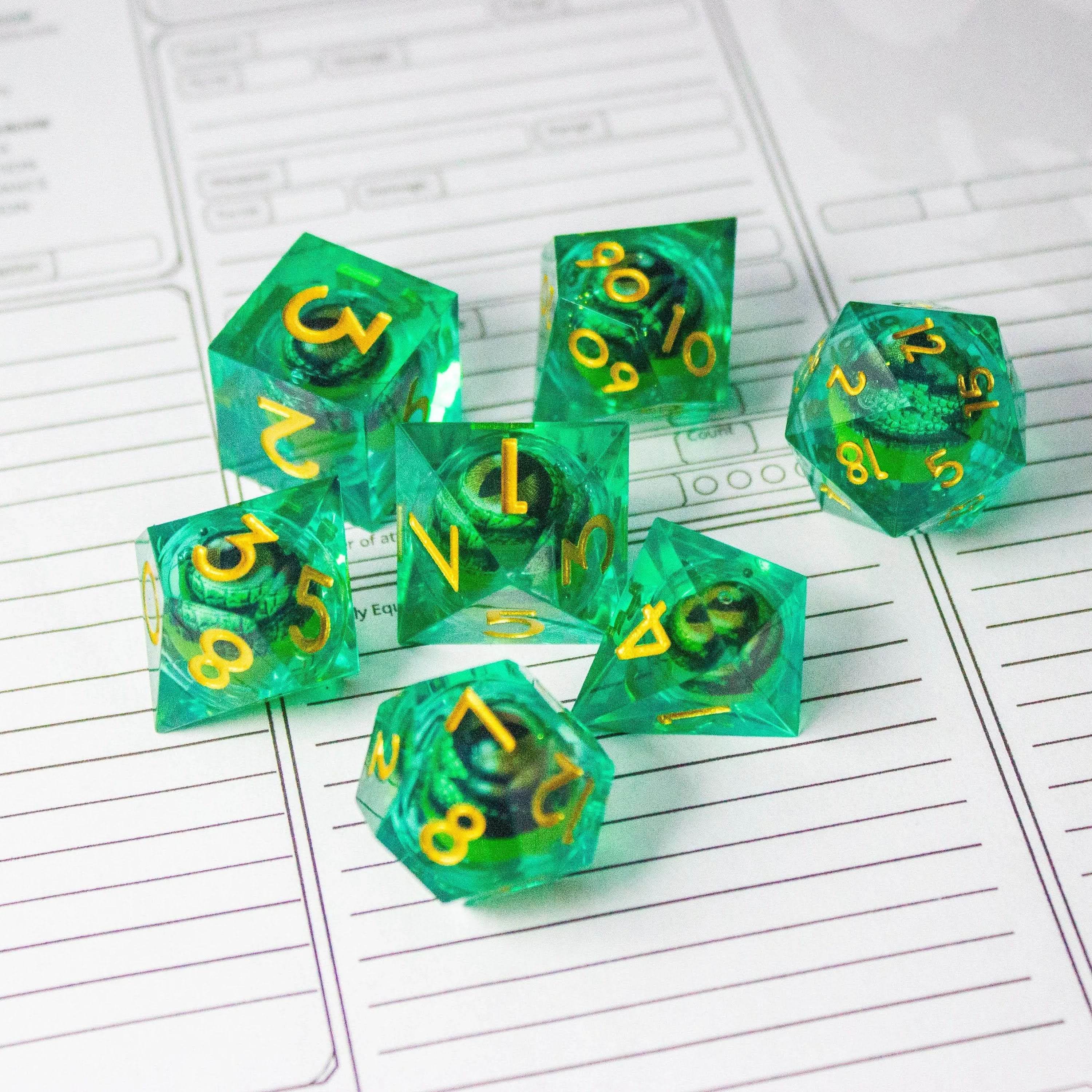 Liquid Core Moving Green Dragon Eye Dice