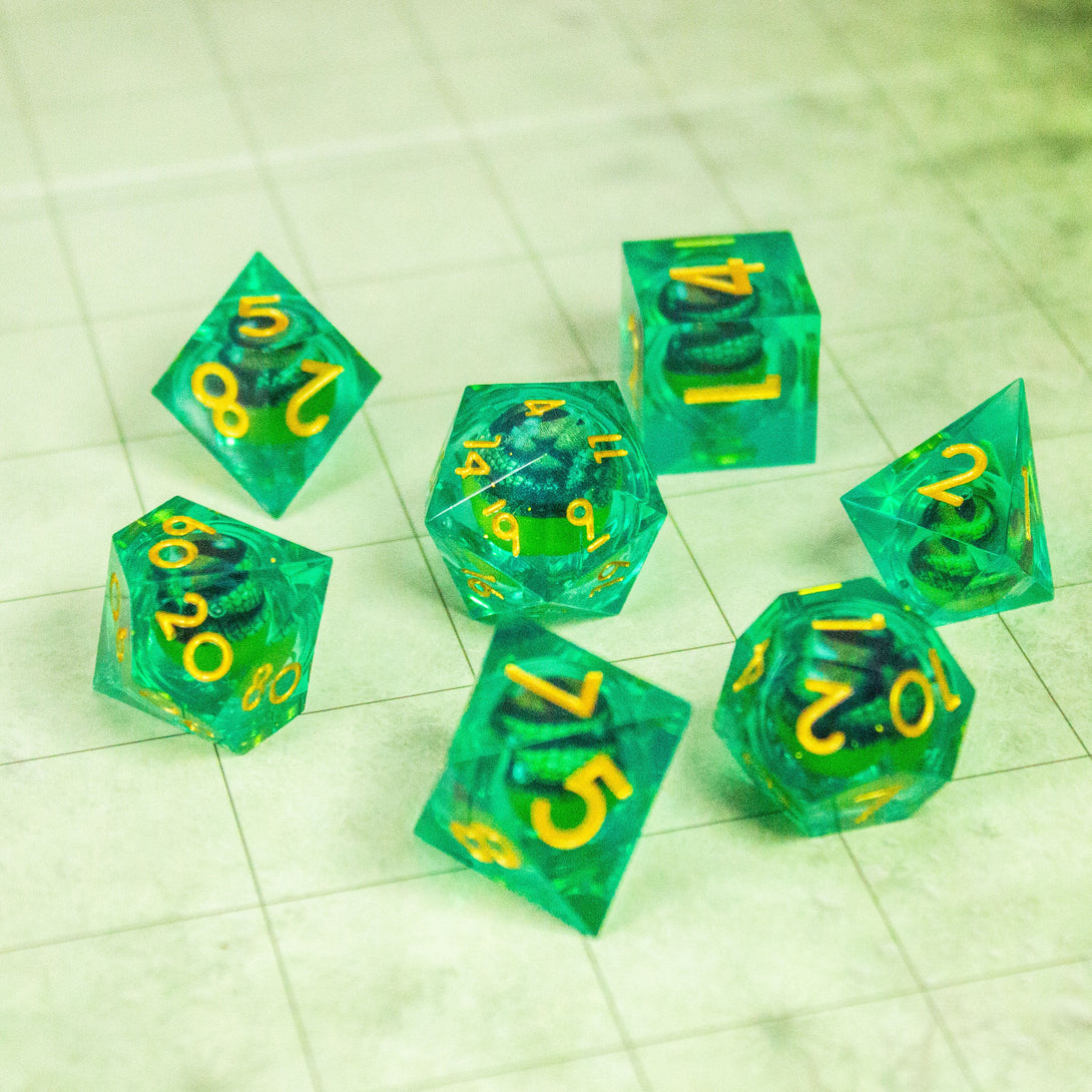 Liquid Core Moving Green Dragon Eye DnD Dice. Where precision and style meet. Perfect for any sorcerers spell - MysteryDiceGoblins