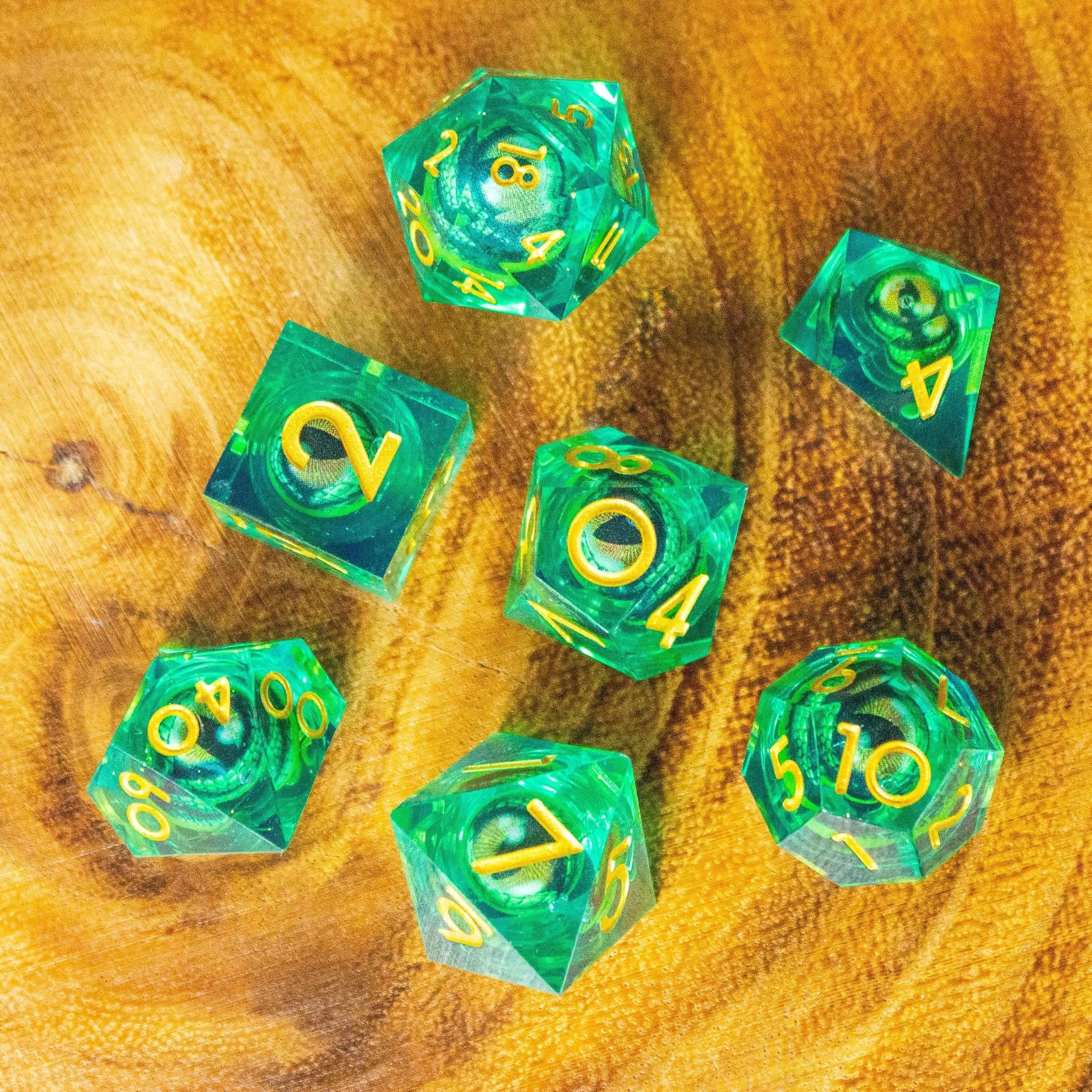 Liquid Core Moving Green Dragon Eye Dice