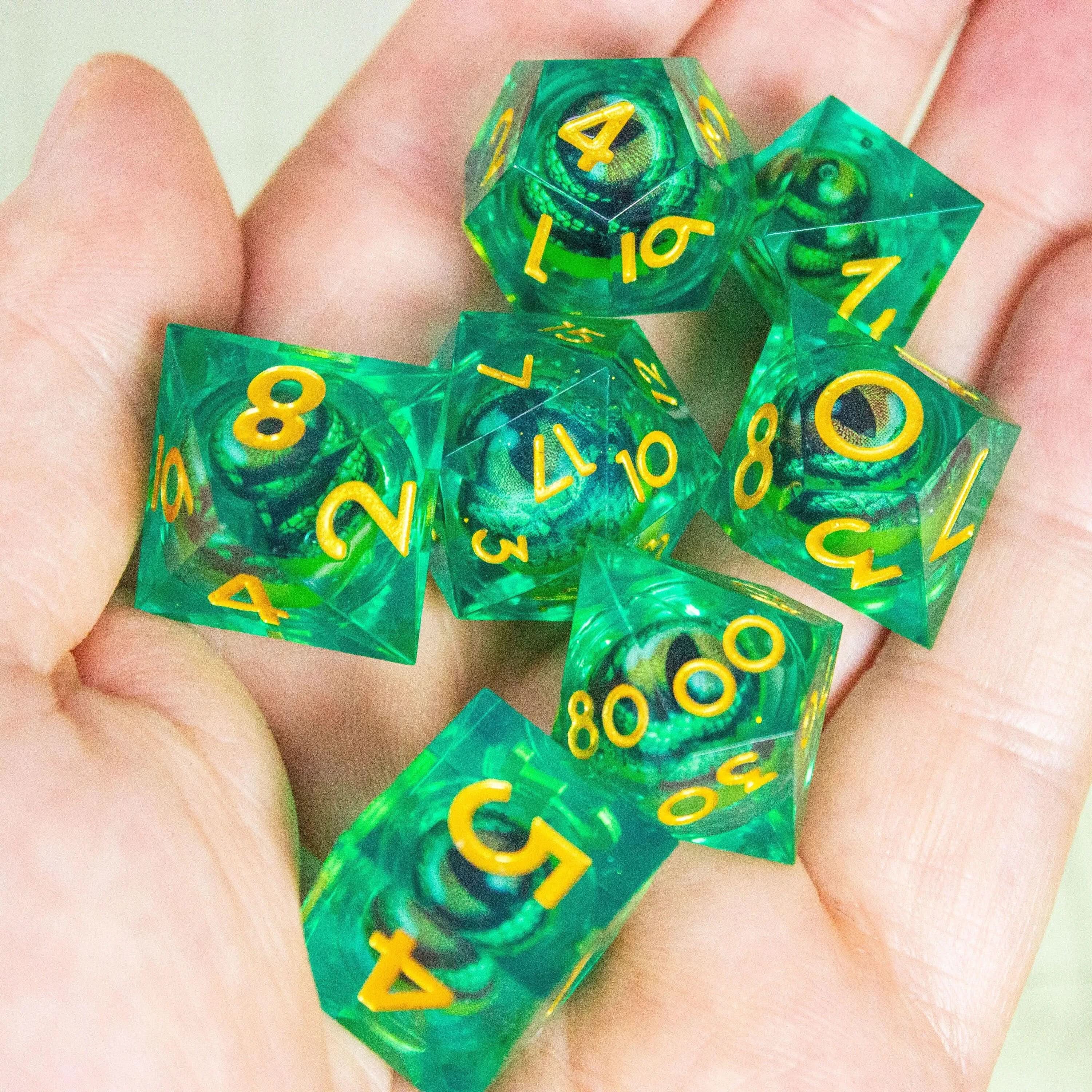 Liquid Core Moving Green Dragon Eye Dice