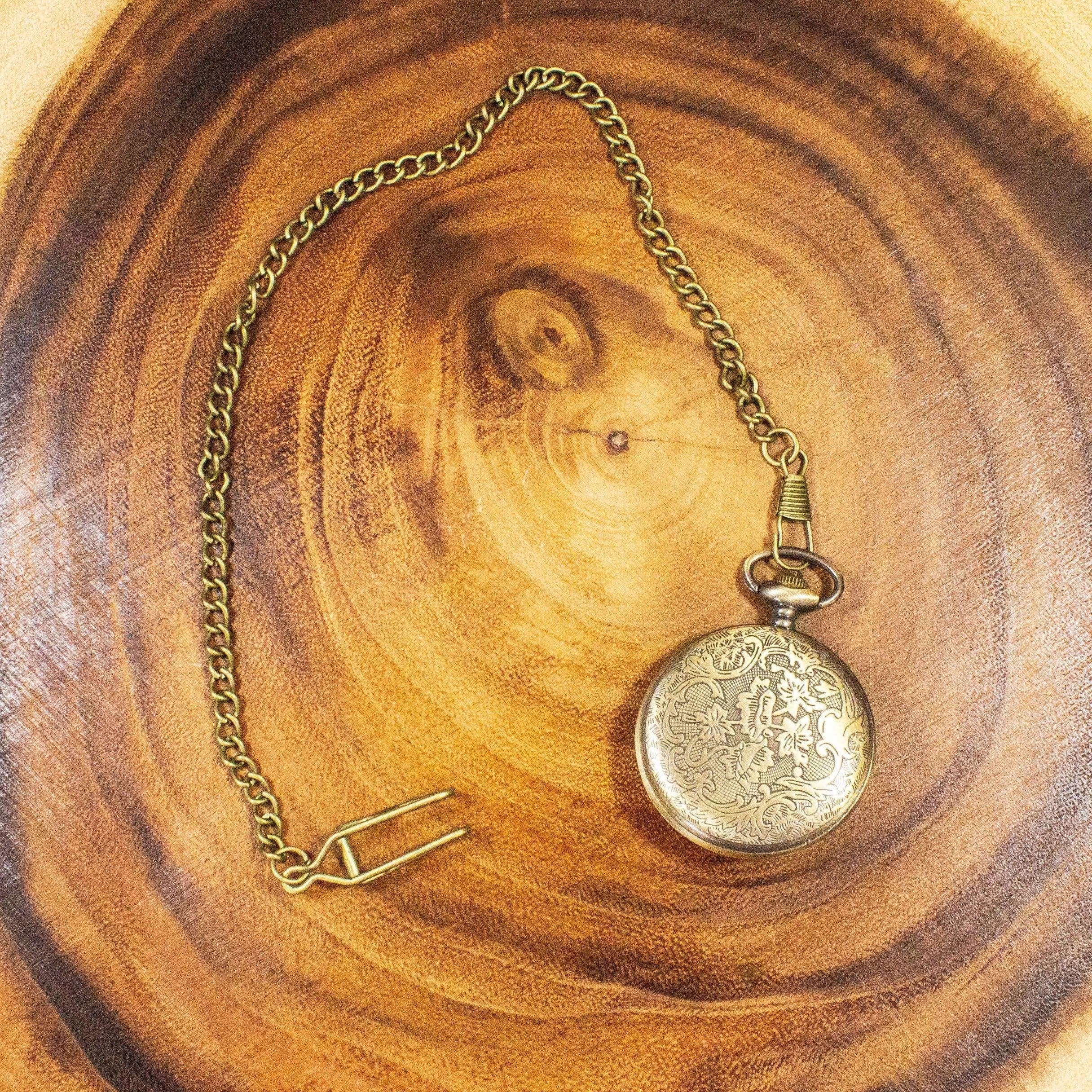 TTRPG  Pendant Necklace Opens and Closes with Chain can hold mini dice Perfect Dungeons and Dragon Gift - MysteryDiceGoblins