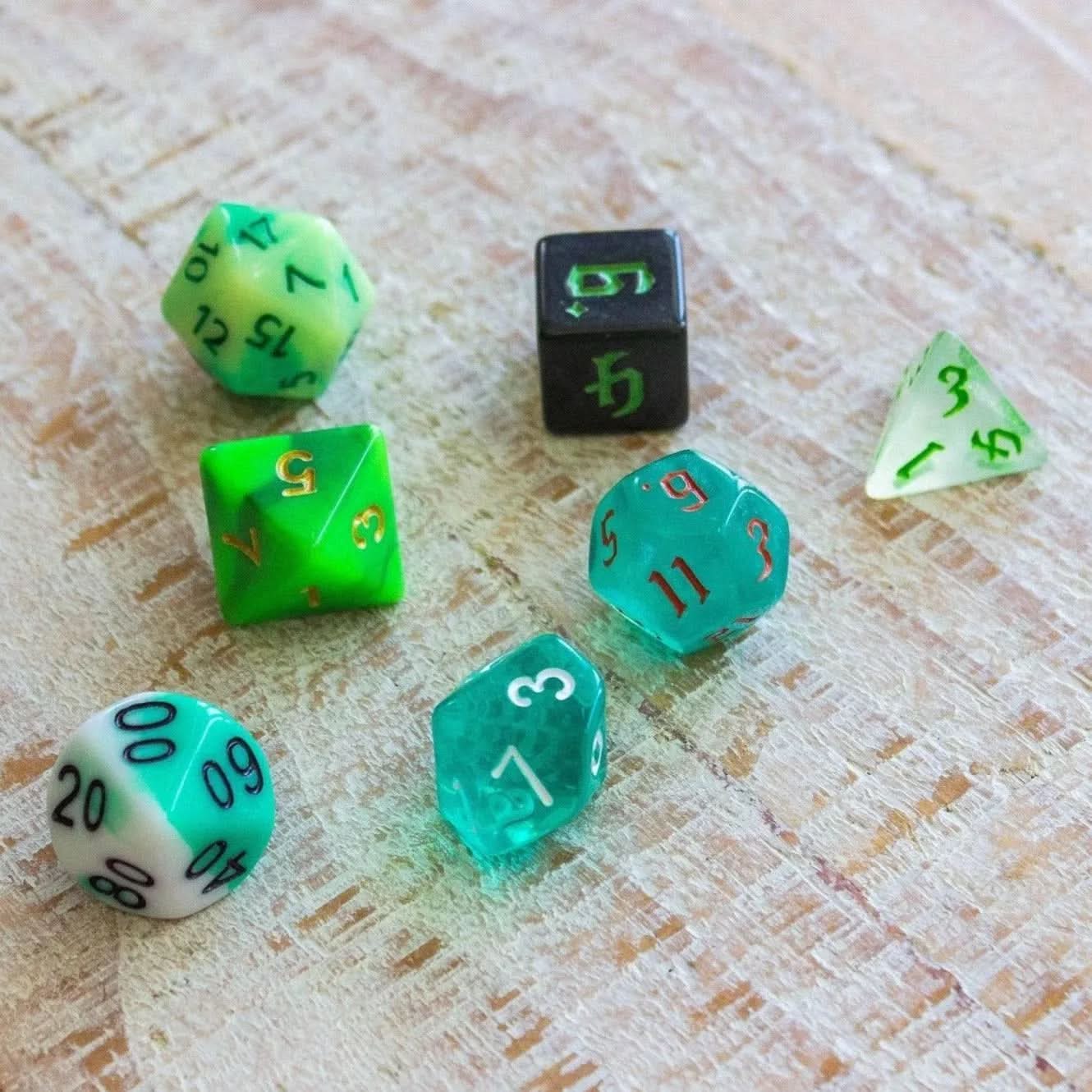 Mismatch Green Dice Set