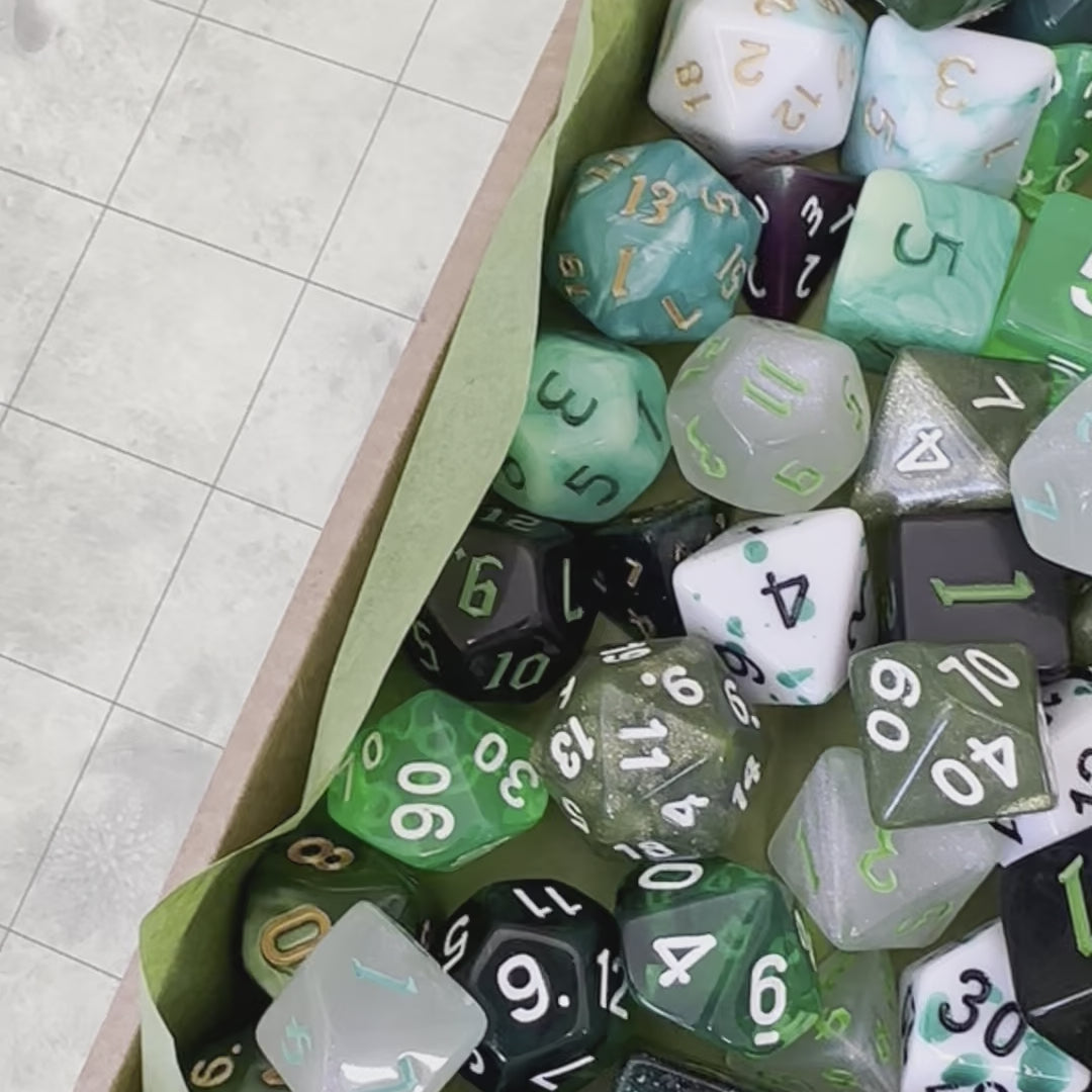 Mismatch Green Dice Set