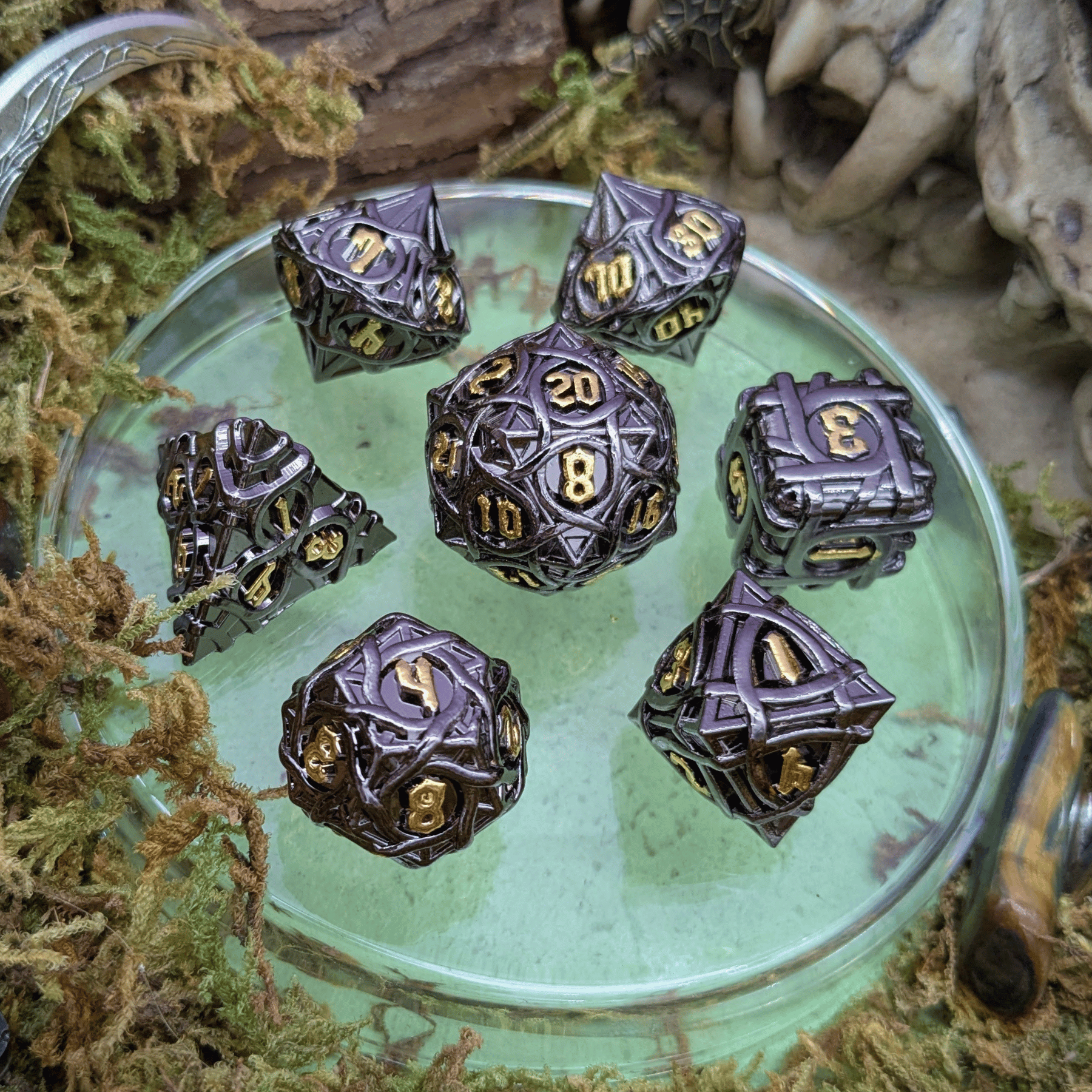 Thorns Black Metal Core Dice Set
