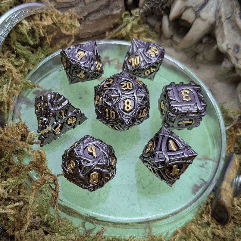 Thorns Black Metal Core Dice Set