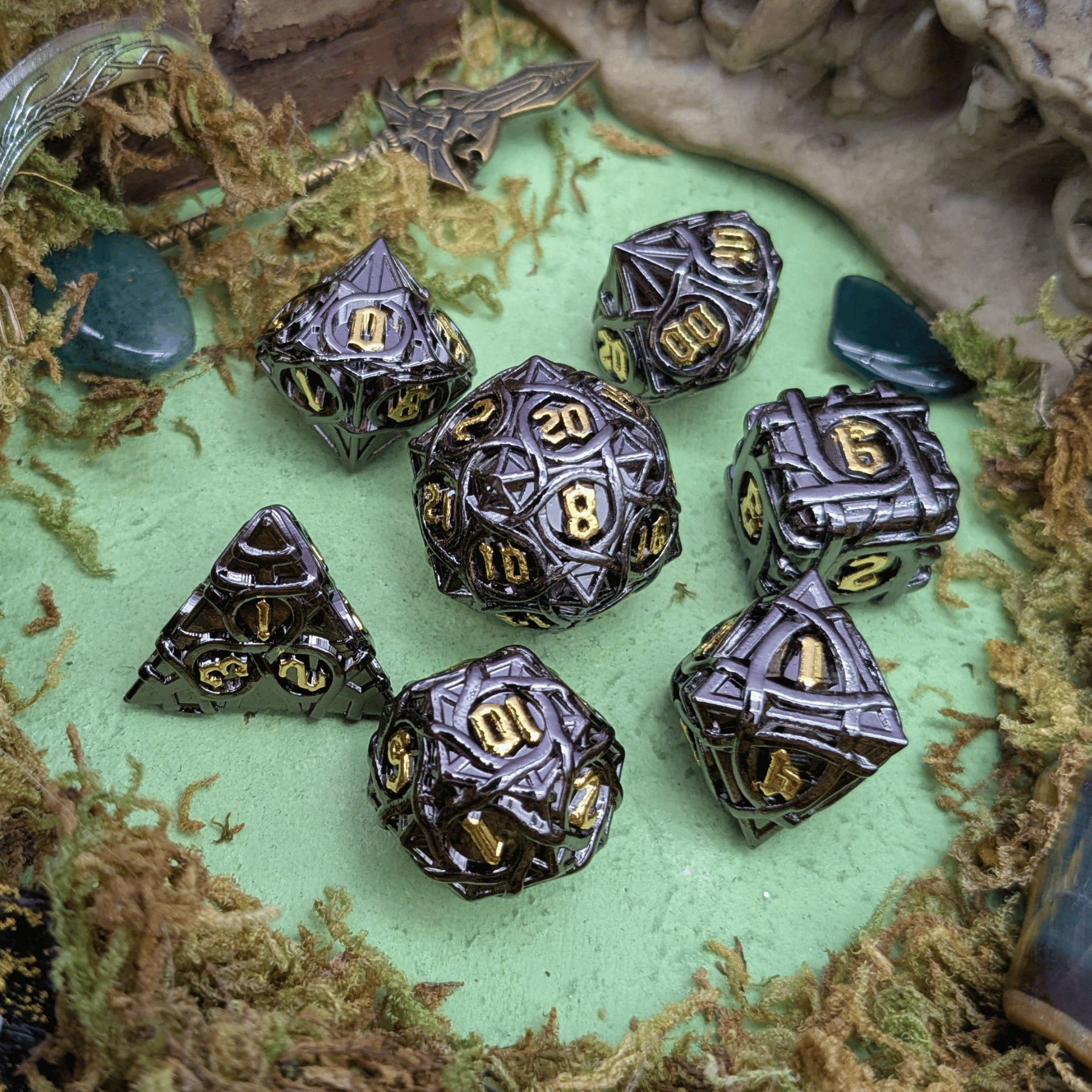 Thorns Black Metal Core Dice Set