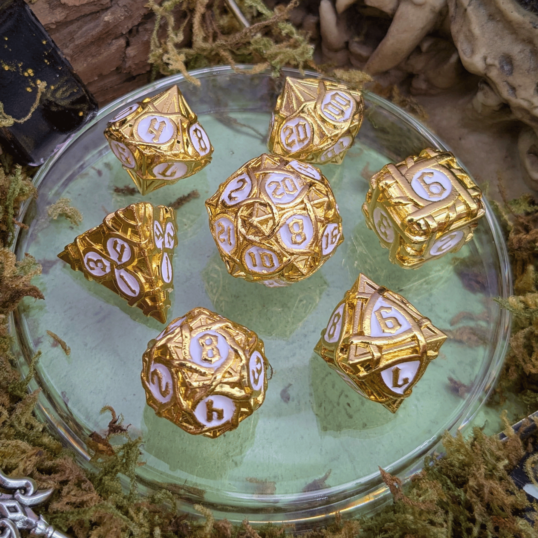Thorns Gold and White Metal Core Dice Set