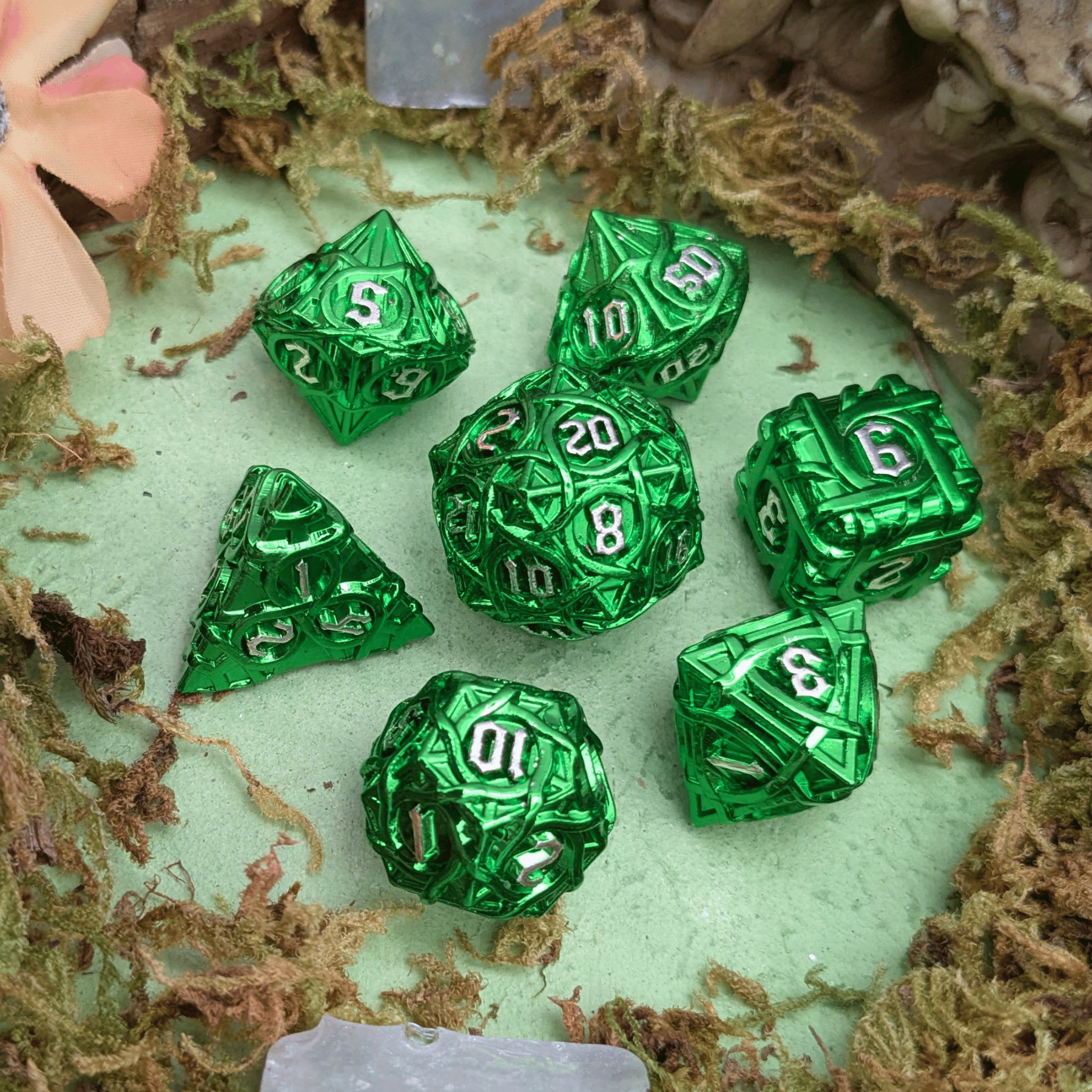 Thorns Green Metal Core Dice Set