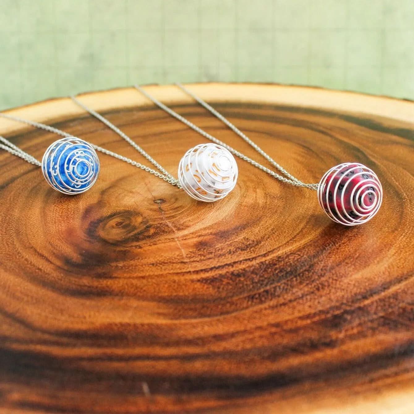 D&D D20 Spiral Dice Necklace - Removable Full Size D20 Many Dice RPG Fantasy Gift DND