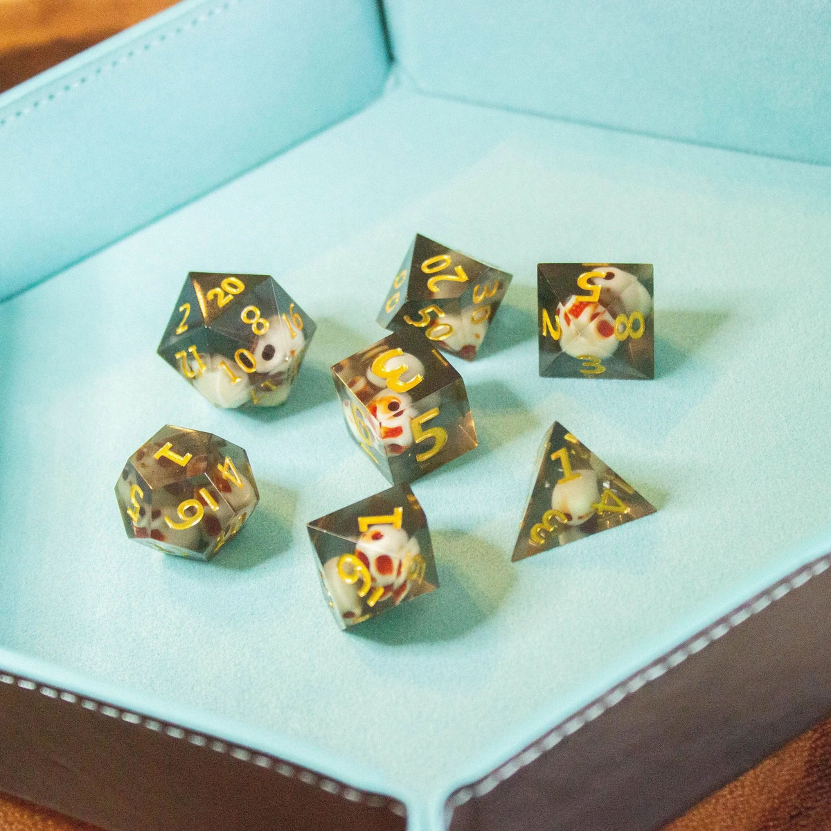 Skull Black Resin Sharp Edge Dice
