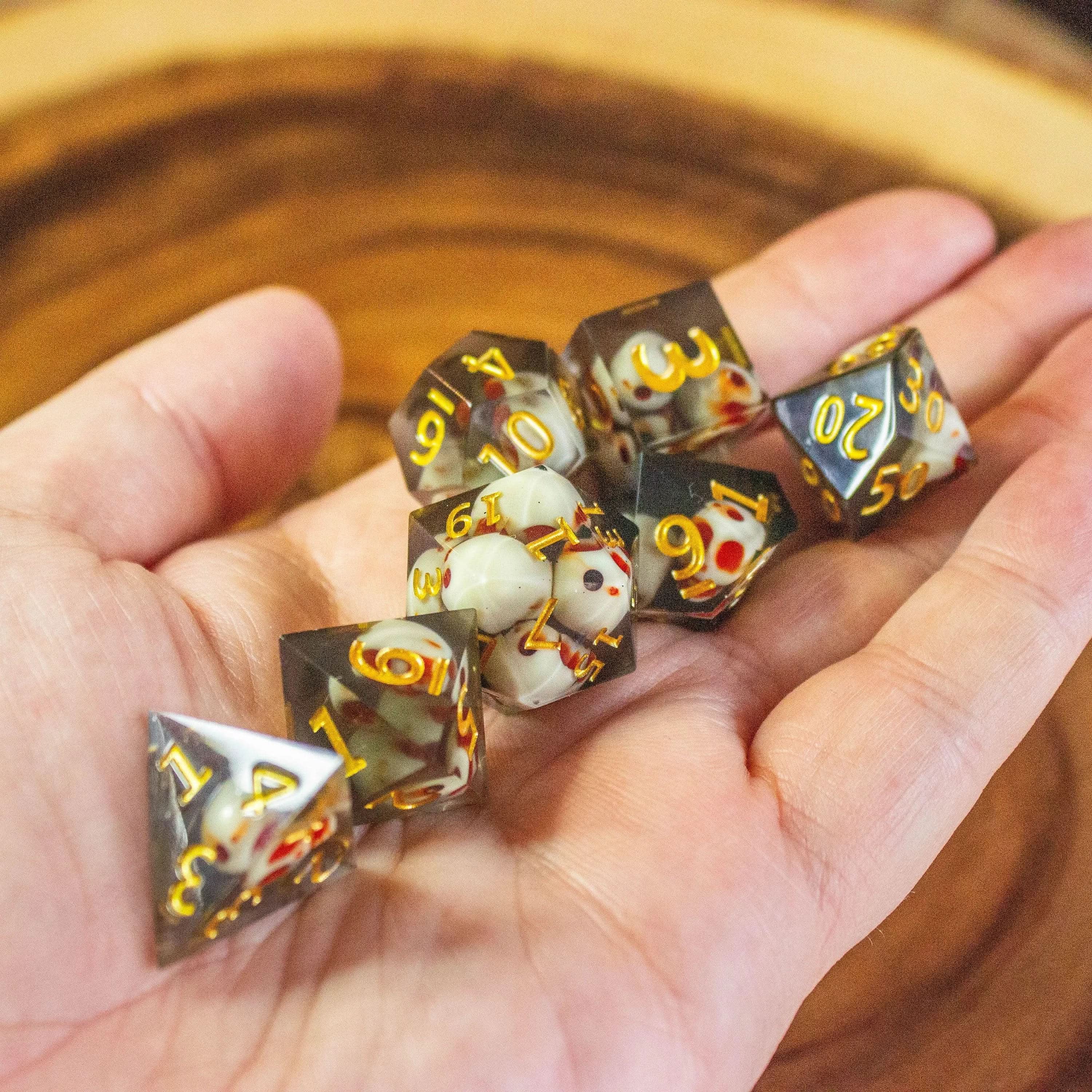 Skull Black Resin Sharp Edge Dice