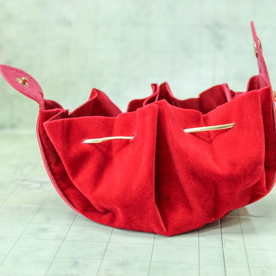 DnD Dice Bag of Holding - Dungeons and Dragons Bag capacity 5+ Dice Sets - Great for Dice Goblins | Green or Red | Velvet - MysteryDiceGoblins