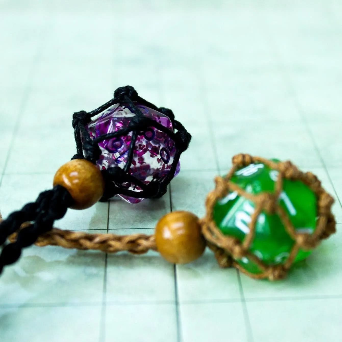 D&D D20 Dice Keyring - Removable Full Size D20 - Waxed Cotton Cord | Many Dice Colours | RPG Fantasy Gift TTRPG  - MysteryDiceGoblins